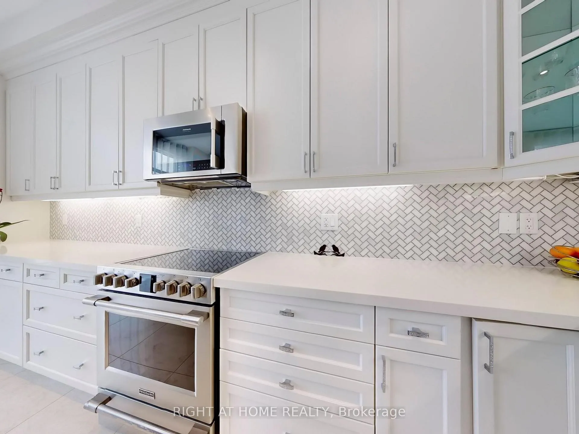 Photo 20 of 10 Carrville Woods Circle, Vaughan, Patterson — HOMEH