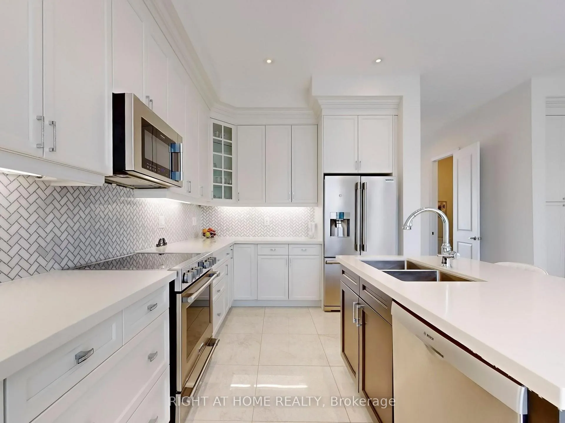 Photo 21 of 10 Carrville Woods Circle, Vaughan, Patterson — HOMEH
