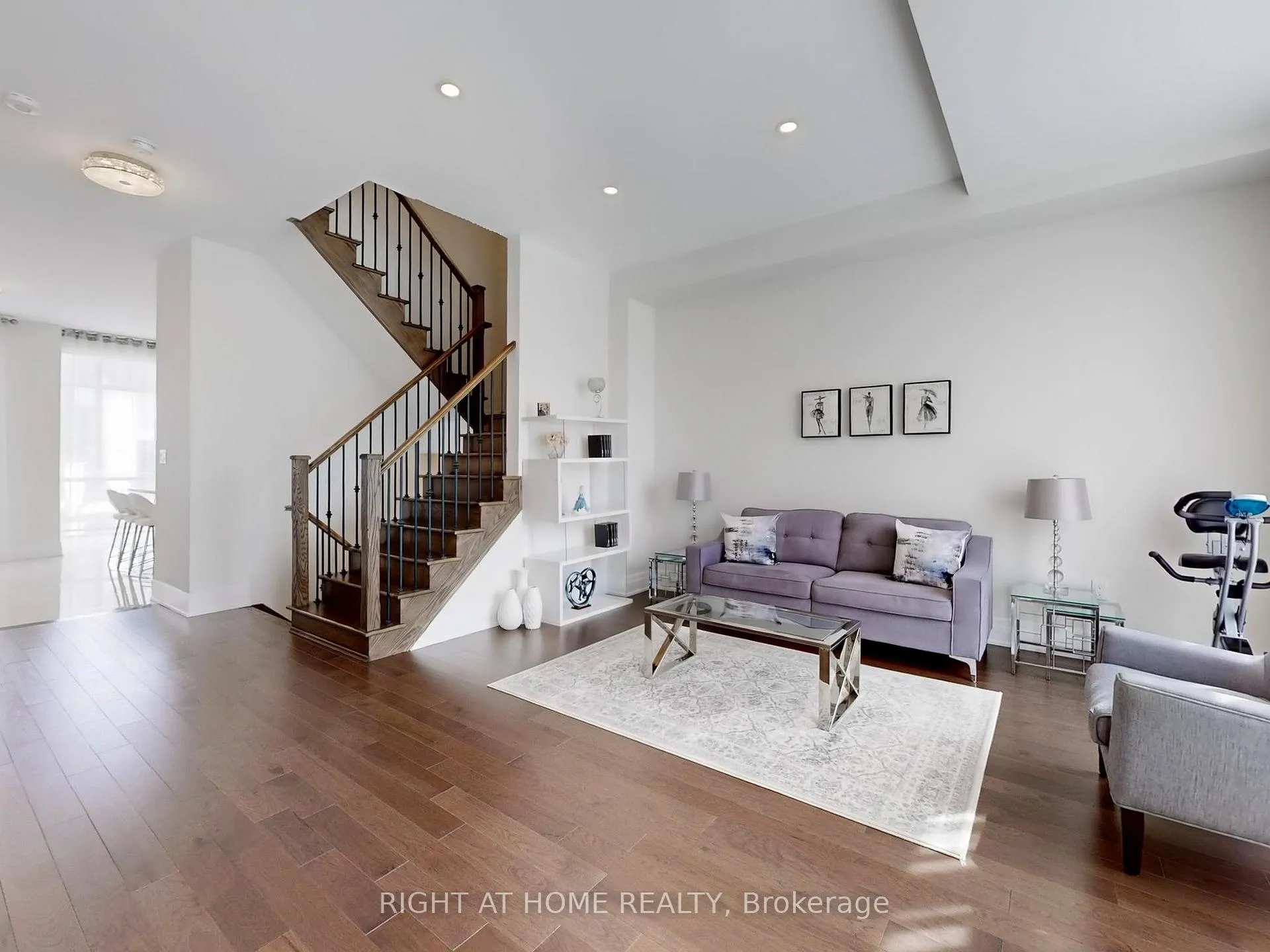 Photo 24 of 10 Carrville Woods Circle, Vaughan, Patterson — HOMEH