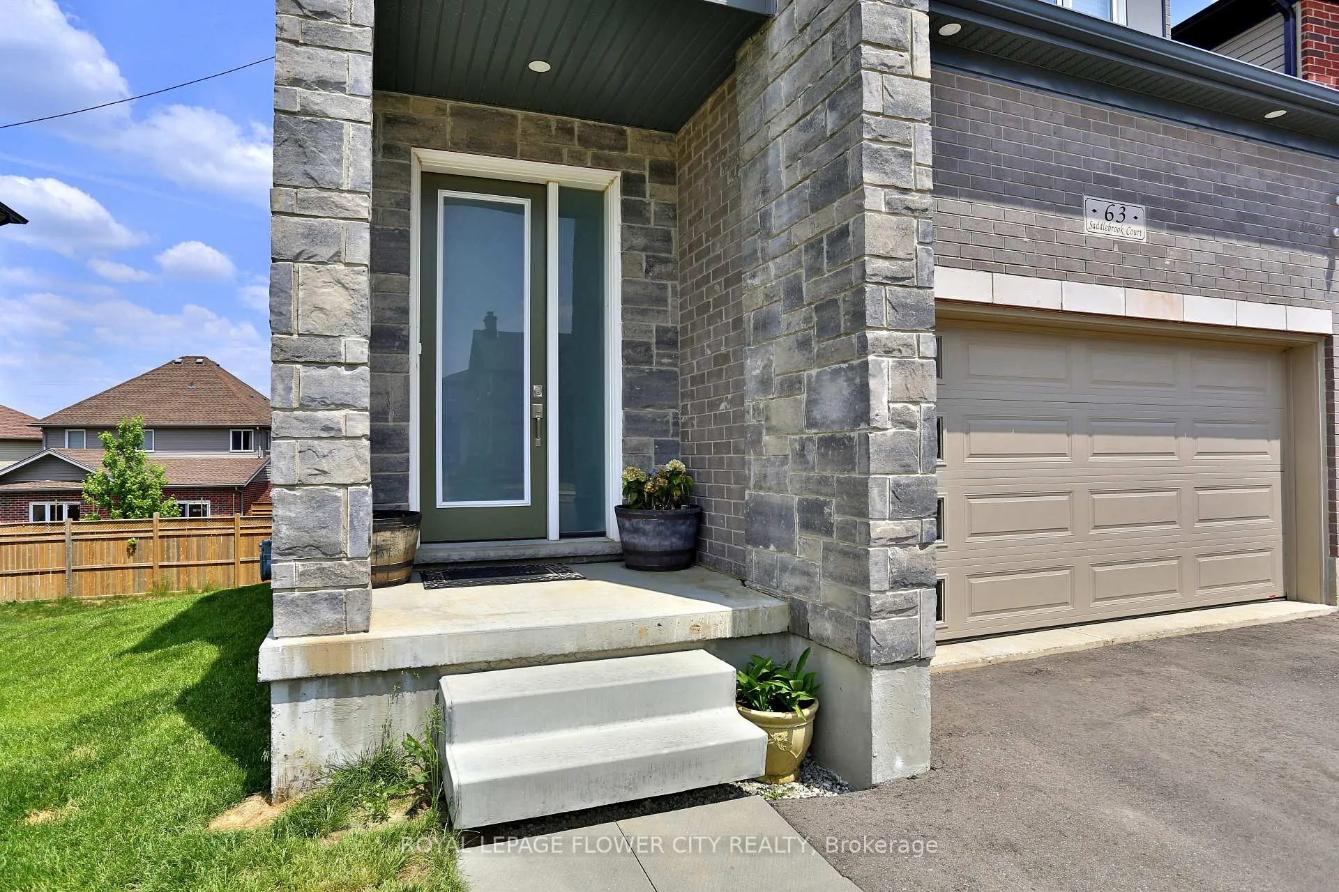 Photo 4 of 63 Saddlebrook Court, Kitchener, Huron Park — HOMEH