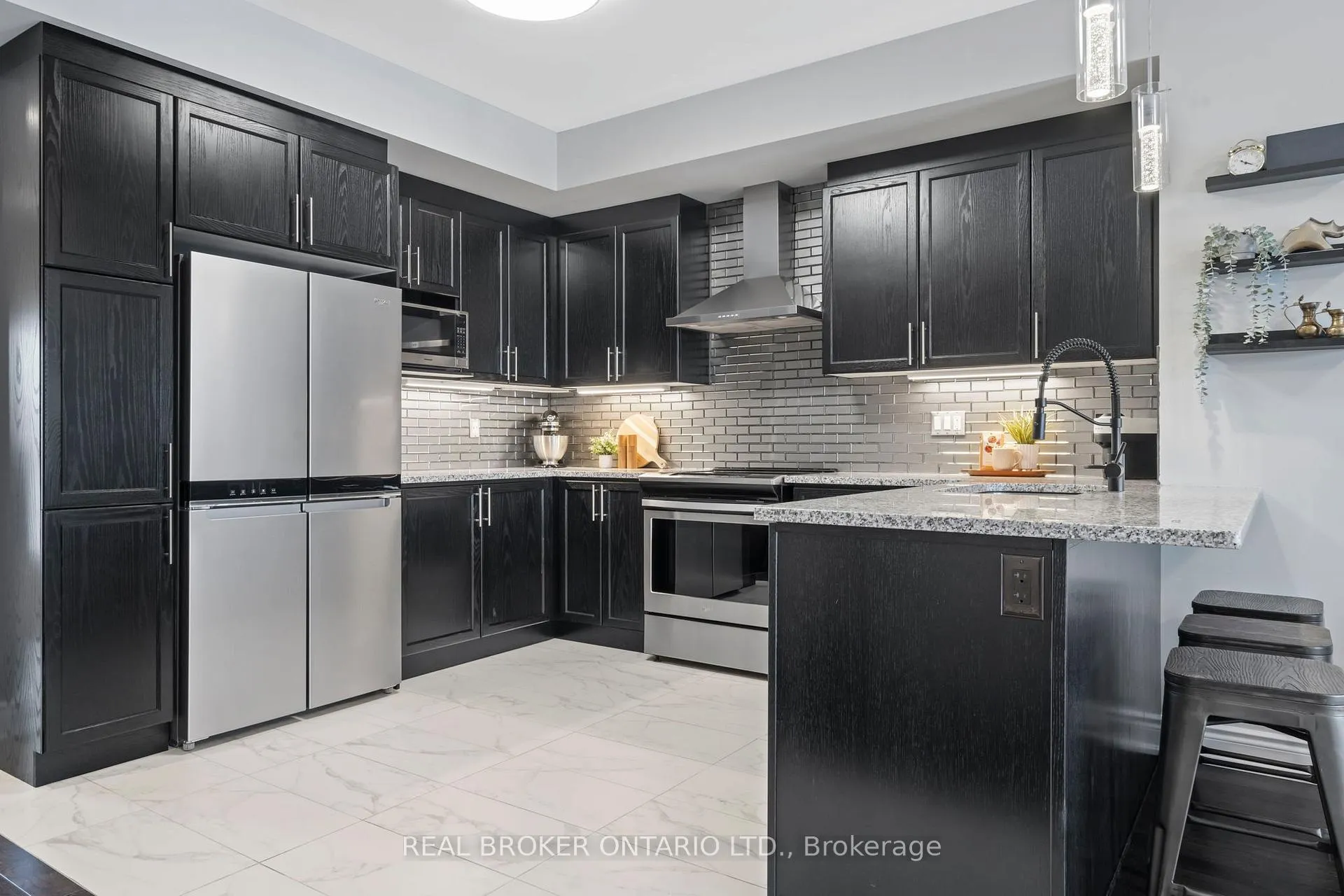 Photo 9 of 177 Walker Boulevard, New Tecumseth, Alliston — HOMEH