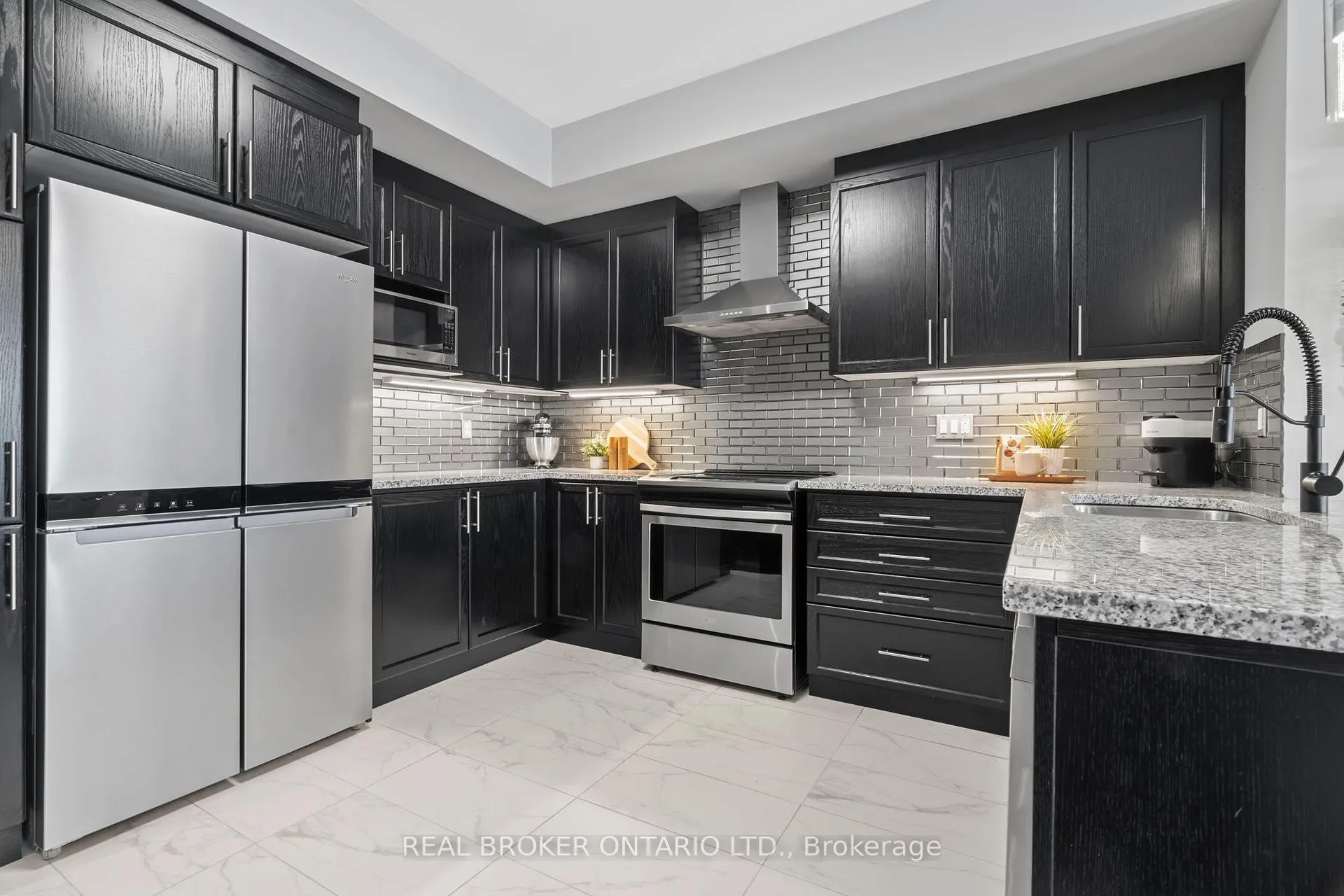 Photo 10 of 177 Walker Boulevard, New Tecumseth, Alliston — HOMEH