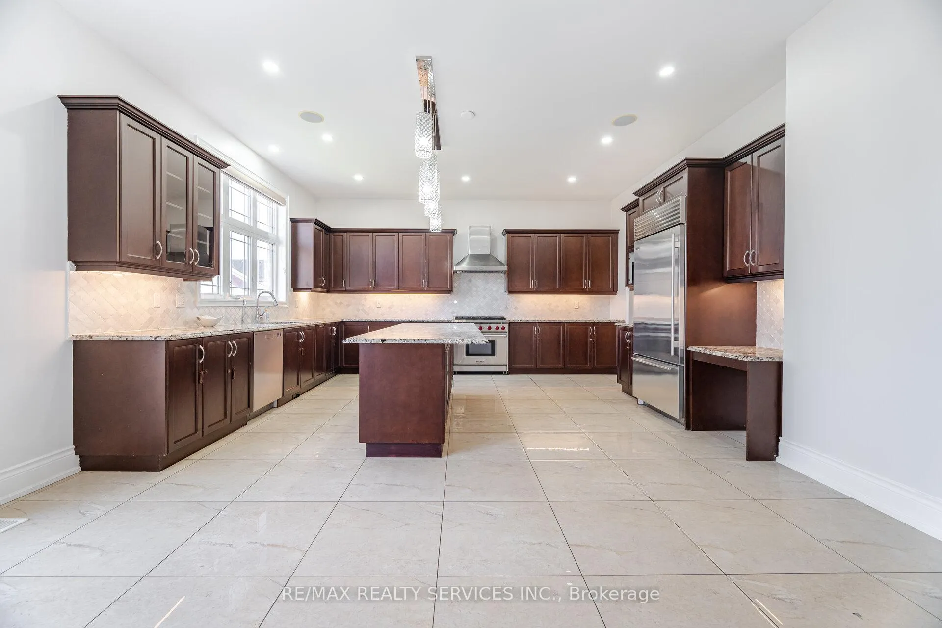 Photo 10 of 75 Parkheights Trail, King, Nobleton — HOMEH