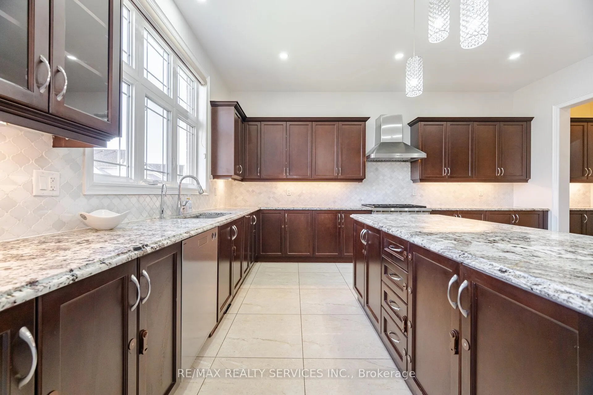Photo 12 of 75 Parkheights Trail, King, Nobleton — HOMEH