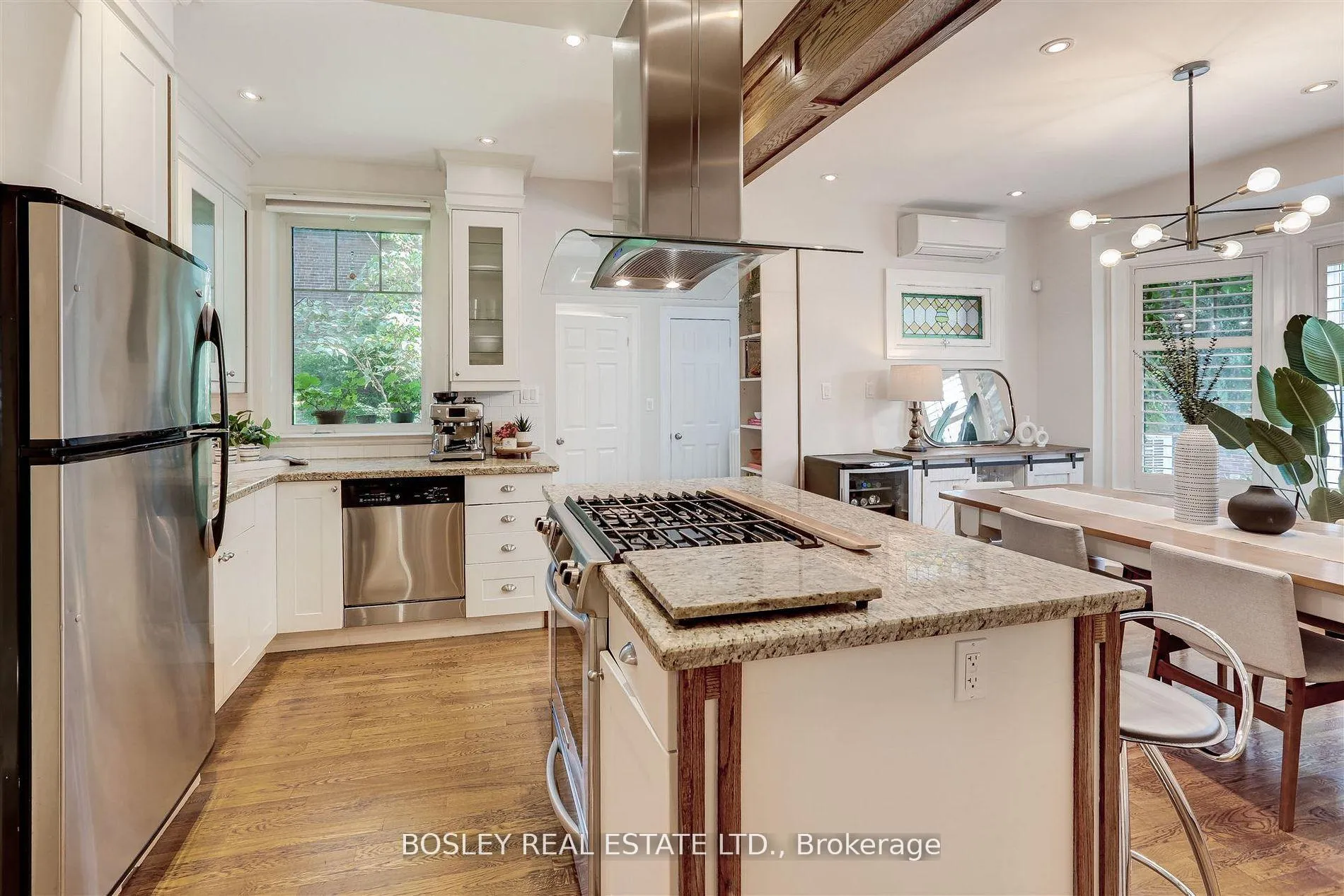 Photo 10 of 335 Woodbine Avenue, Toronto, The Beaches — HOMEH