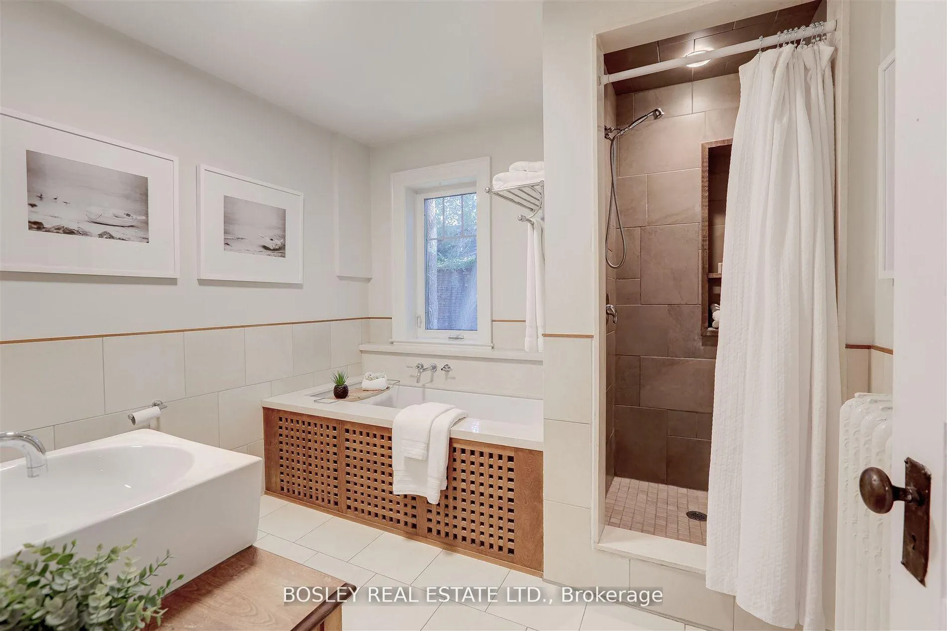 Photo 20 of 335 Woodbine Avenue, Toronto, The Beaches — HOMEH