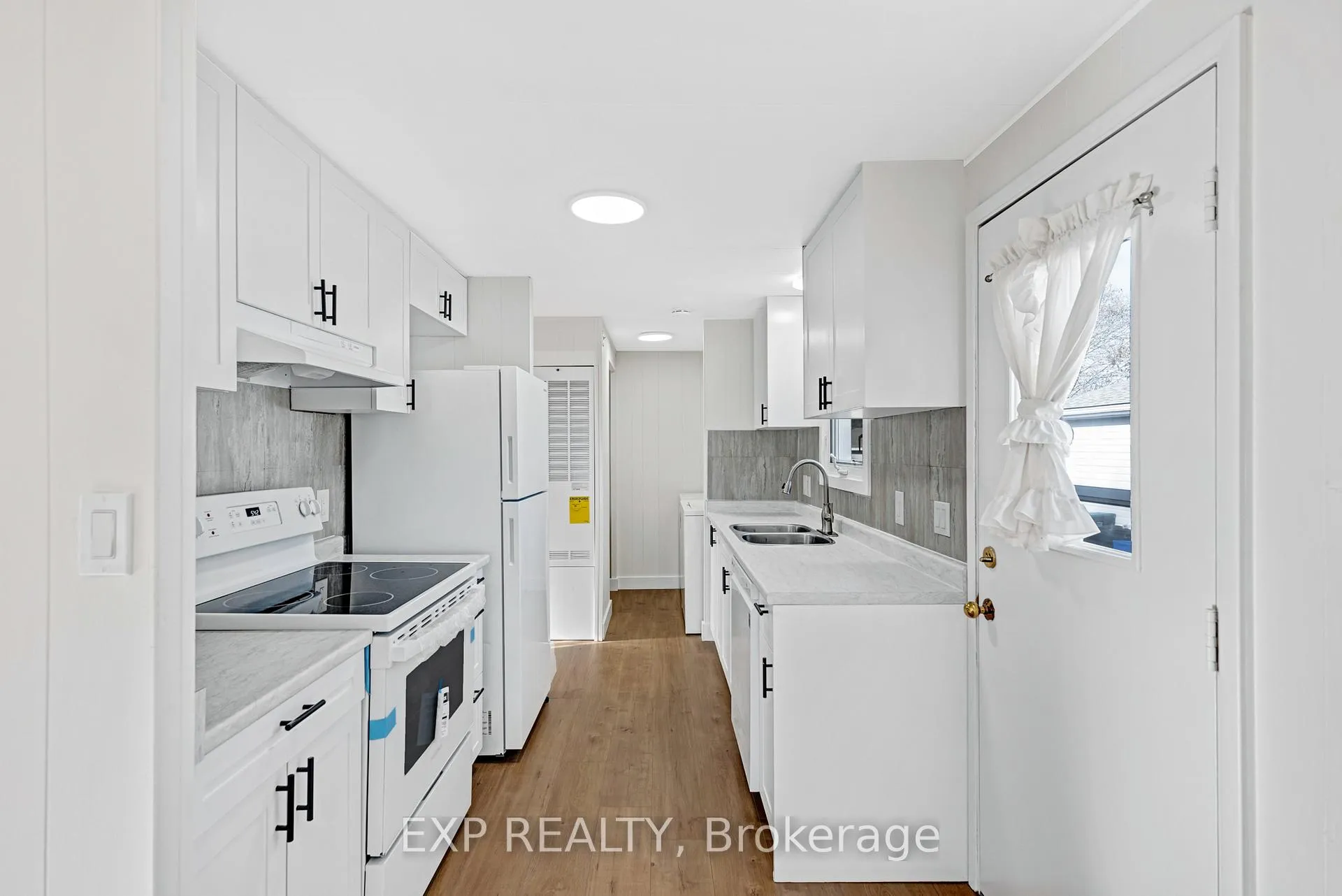 Photo 9 of 42 Flora Drive, Innisfil, Alcona — HOMEH