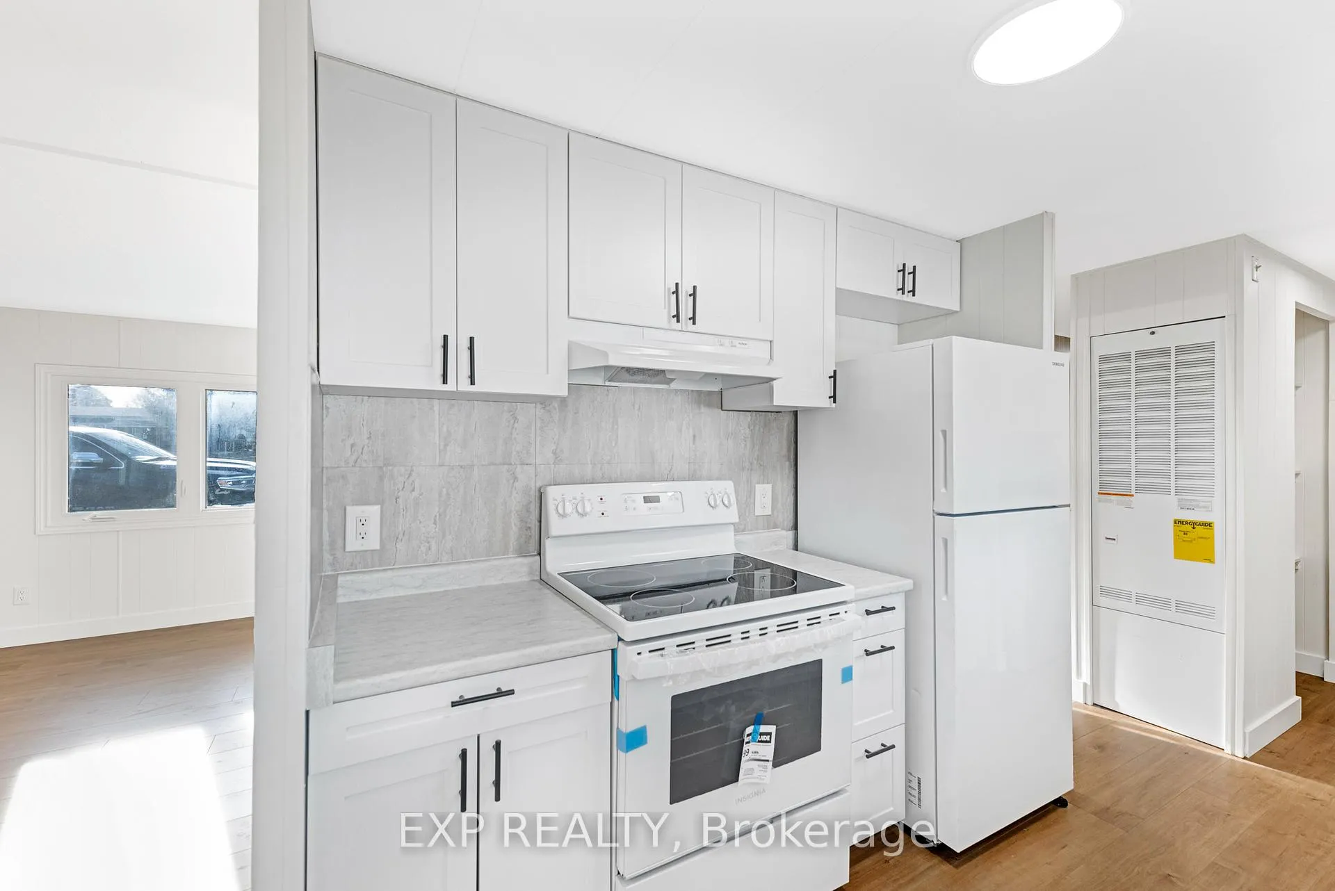 Photo 10 of 42 Flora Drive, Innisfil, Alcona — HOMEH
