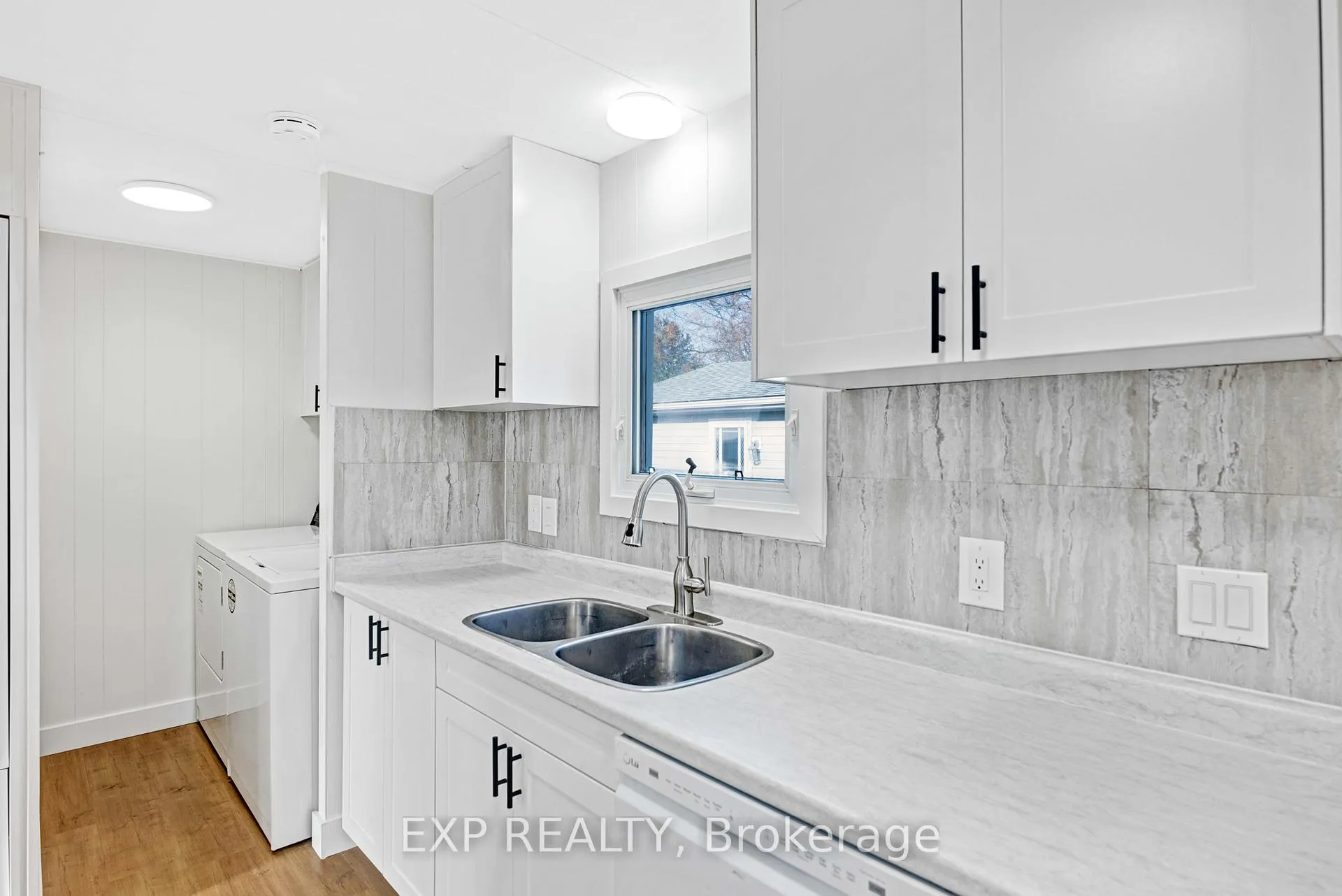 Photo 11 of 42 Flora Drive, Innisfil, Alcona — HOMEH