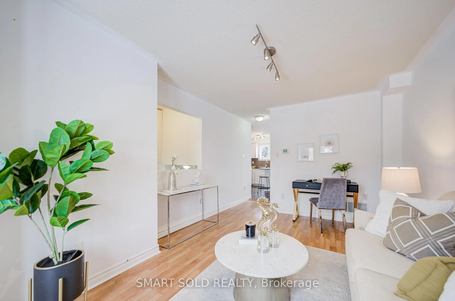 Photo 10 of 65 Kelso Crescent, Vaughan, Maple — HOMEH