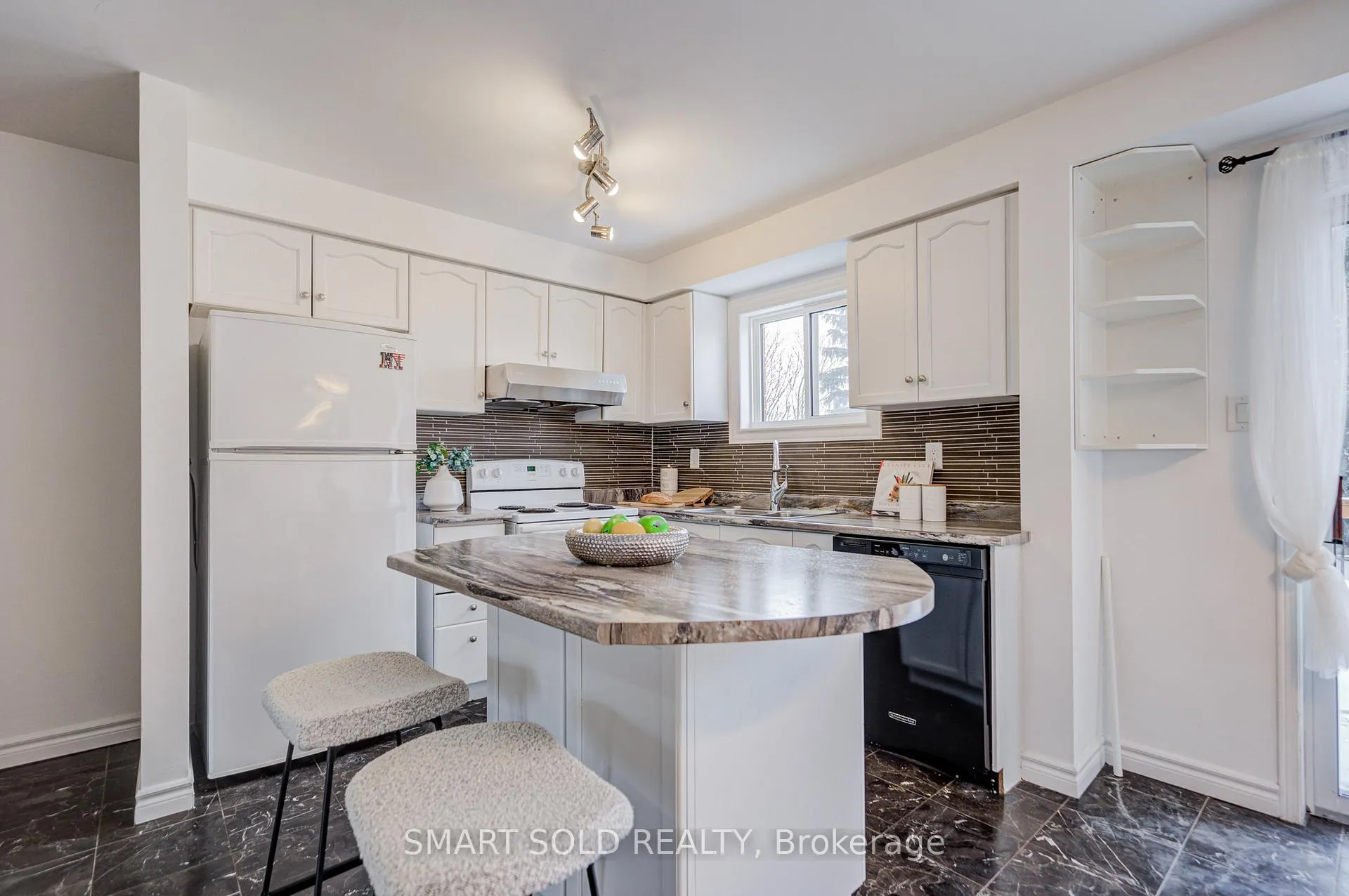 Photo 17 of 65 Kelso Crescent, Vaughan, Maple — HOMEH