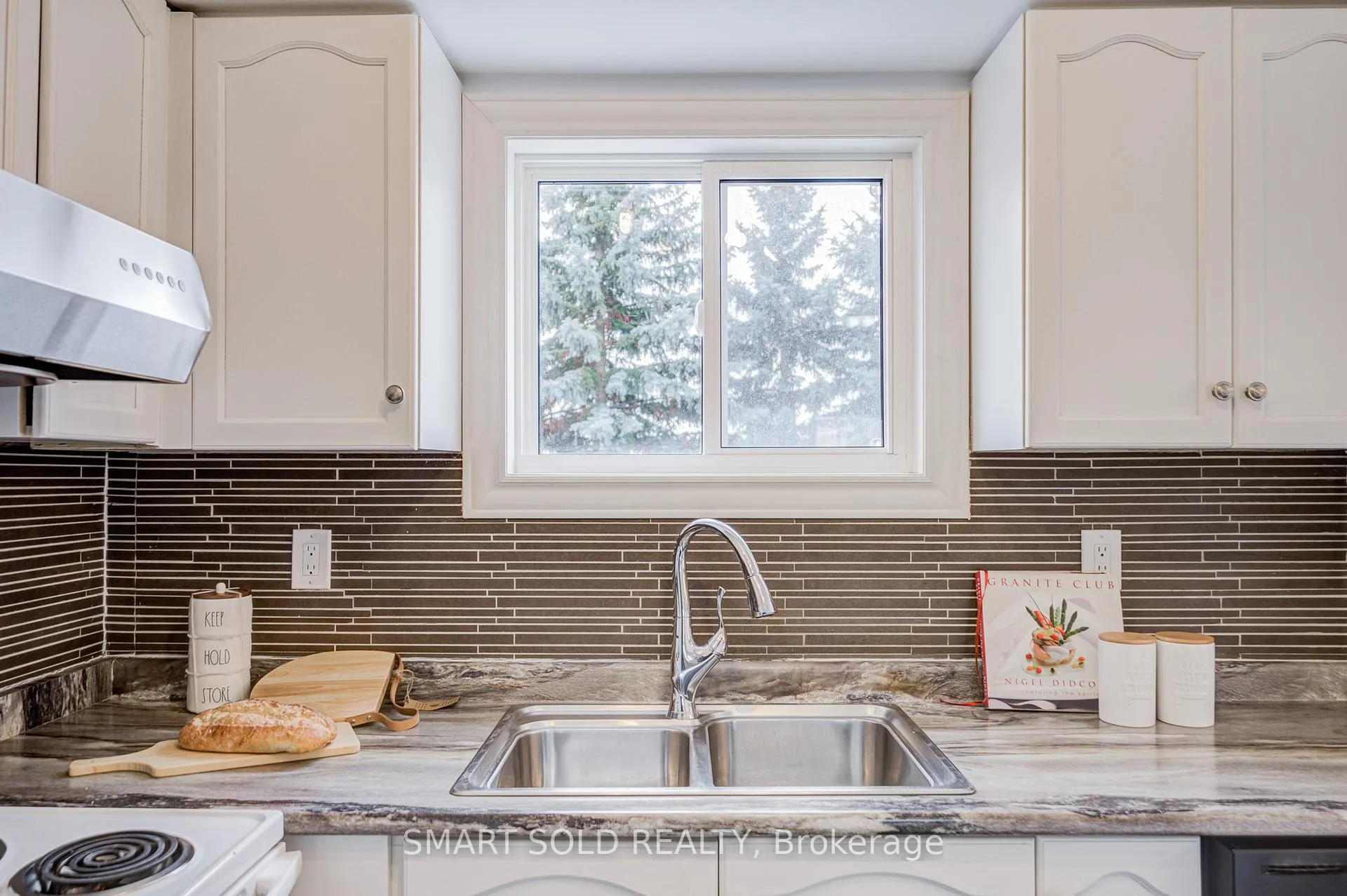 Photo 18 of 65 Kelso Crescent, Vaughan, Maple — HOMEH