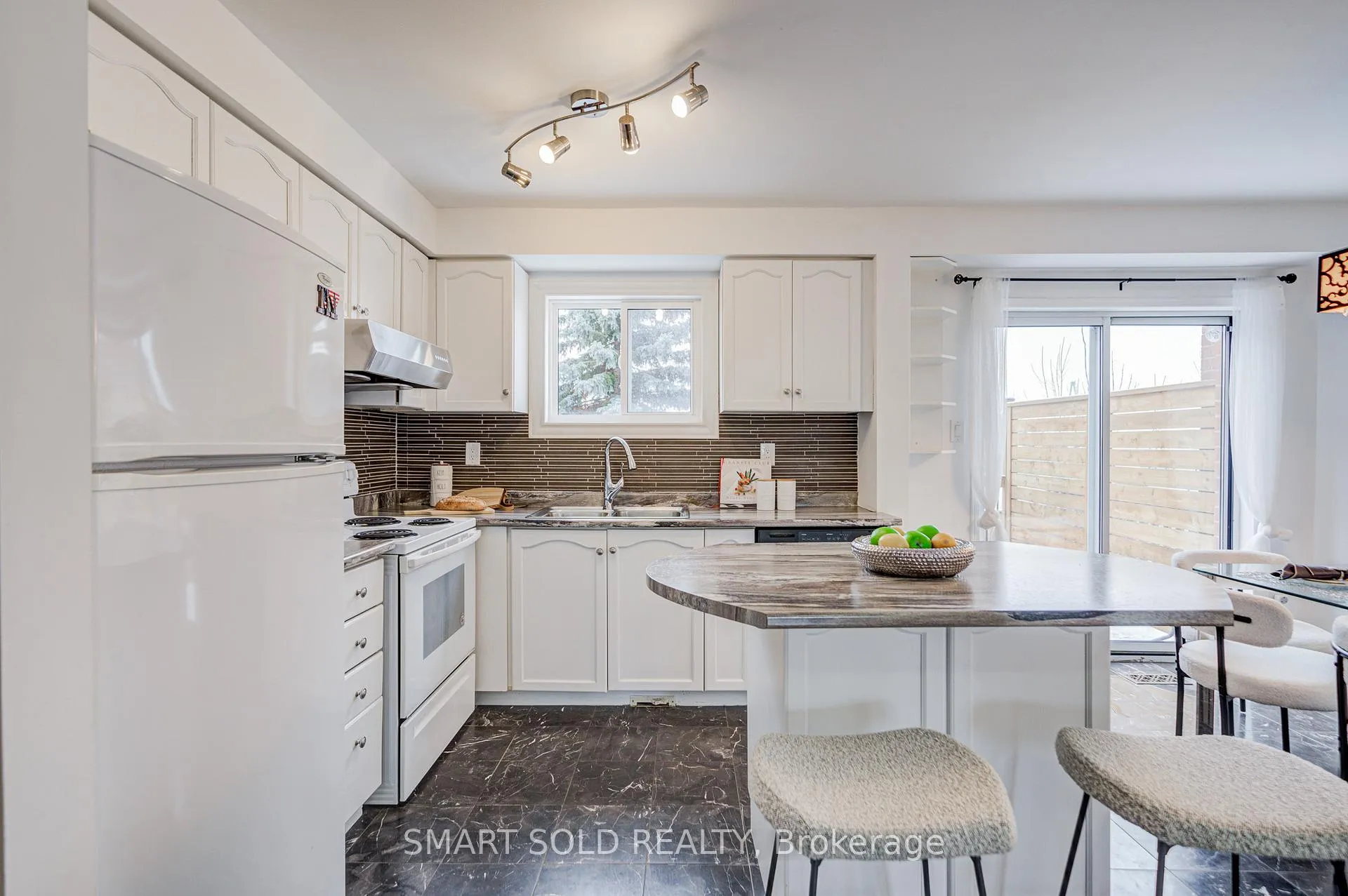 Photo 19 of 65 Kelso Crescent, Vaughan, Maple — HOMEH
