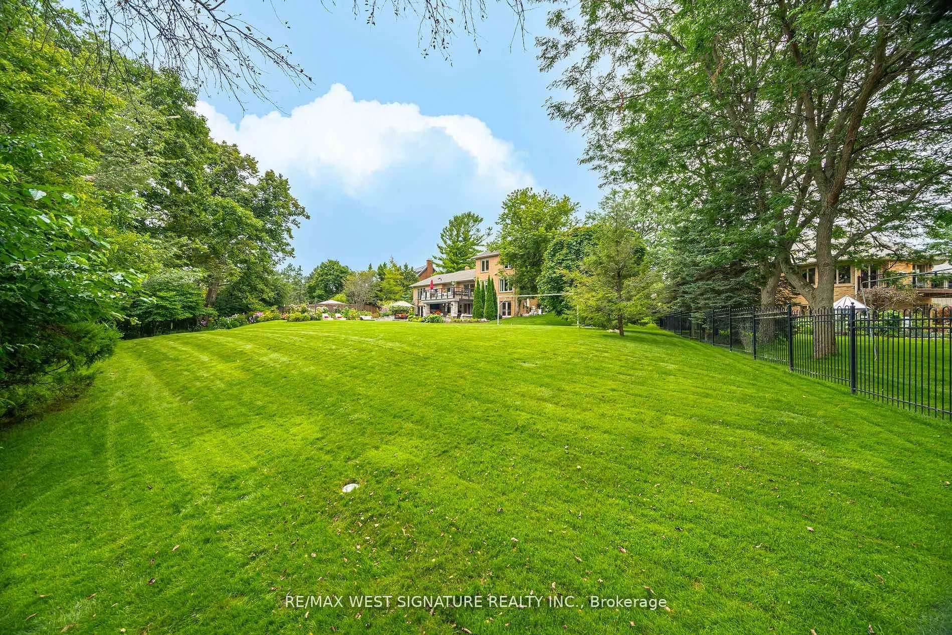 Photo 36 of 48 Curtis Crescent, King, King City — HOMEH