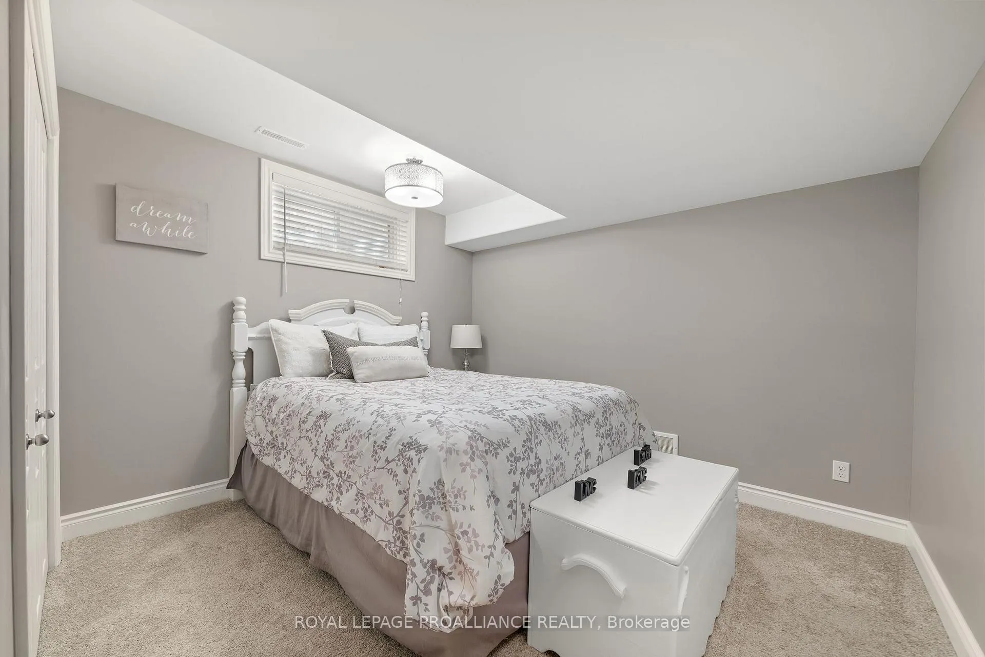 Photo 35 of 6 Kempton Avenue, Belleville, Thurlow Ward — HOMEH