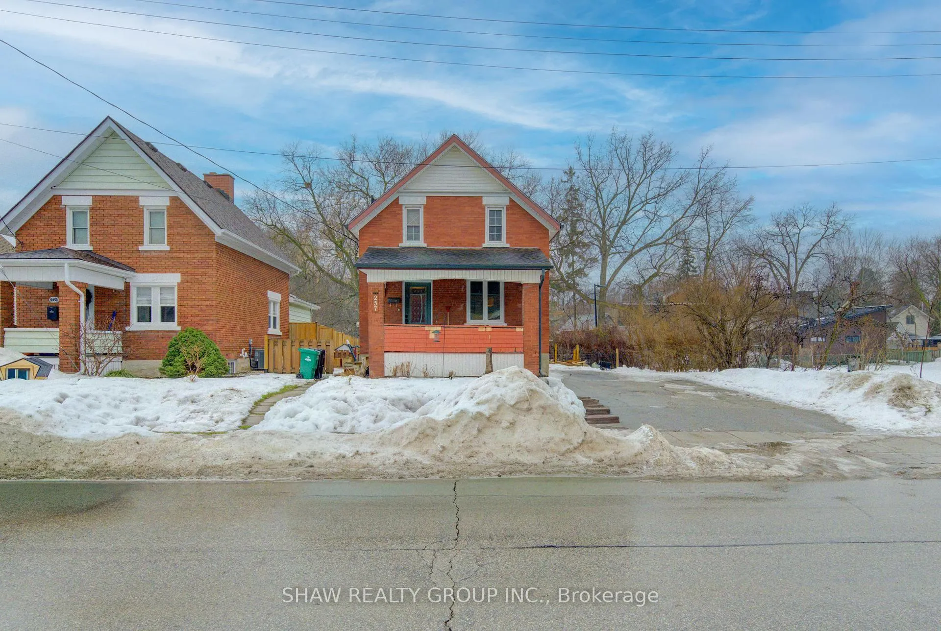 Photo 2 of 257 Guelph Street, Kitchener, Fairfield — HOMEH