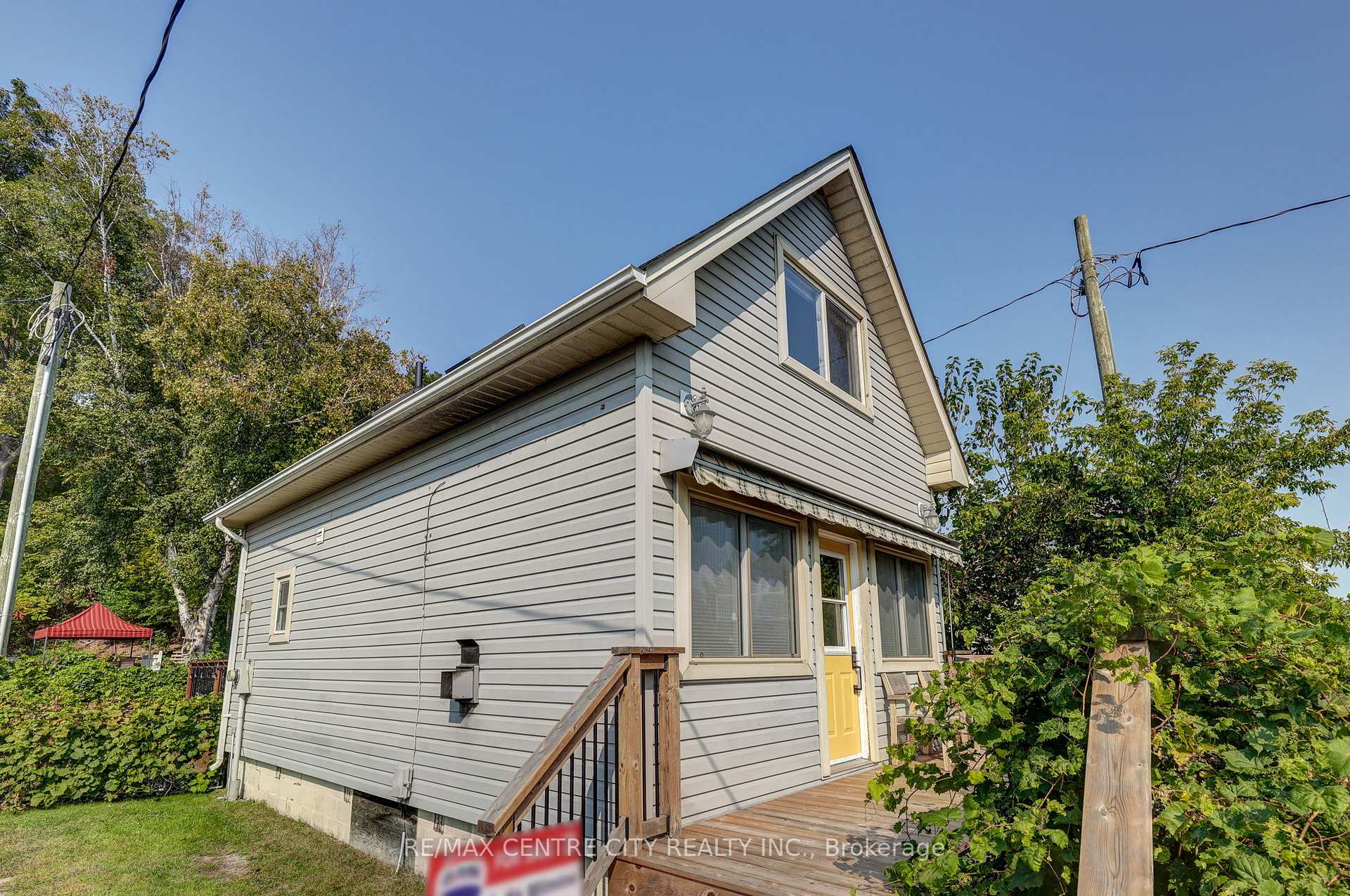 Photo 2 of 417A Edith Cavell Boulevard, Central Elgin, Rural Central Elgin — HOMEH