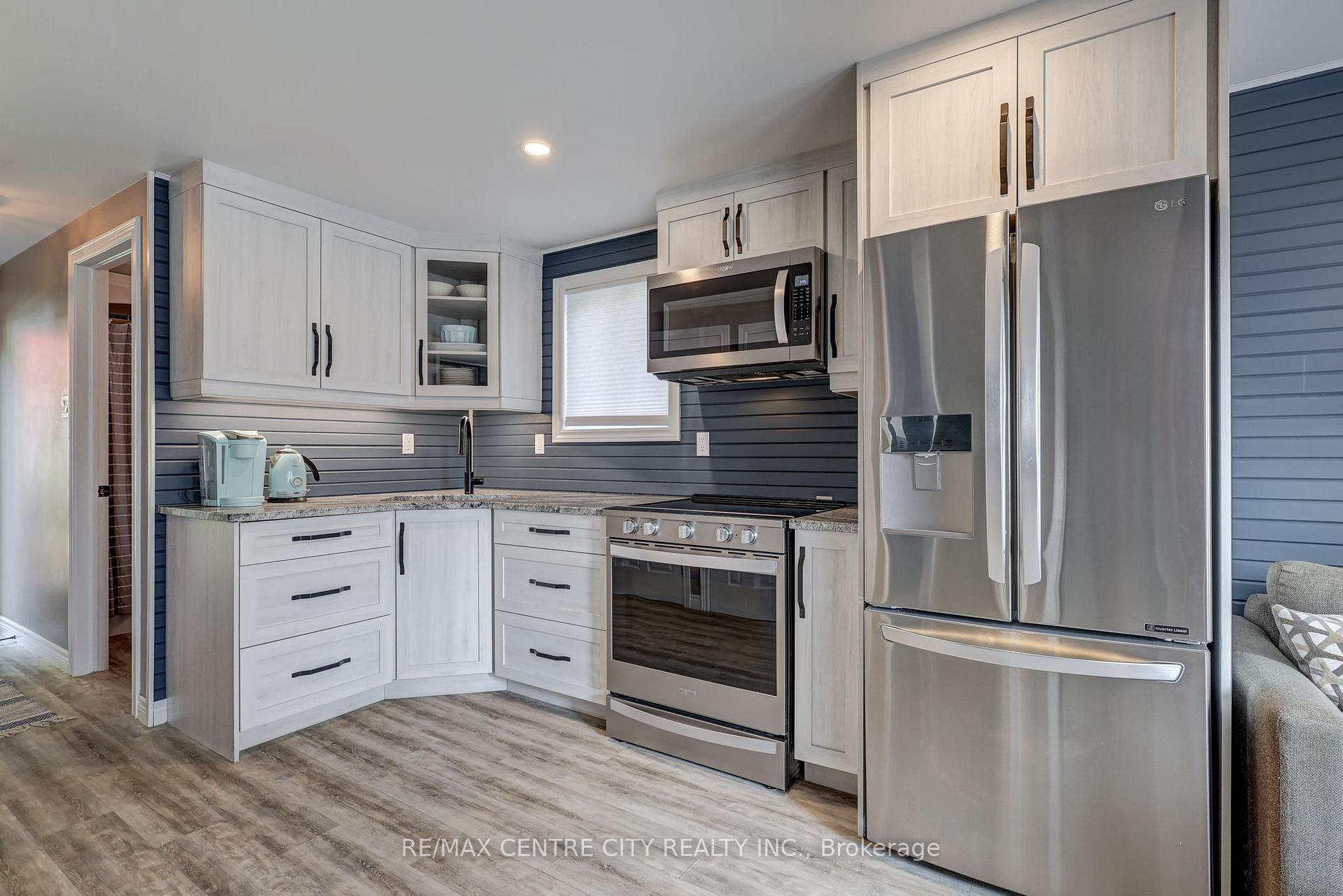 Photo 13 of 417A Edith Cavell Boulevard, Central Elgin, Rural Central Elgin — HOMEH