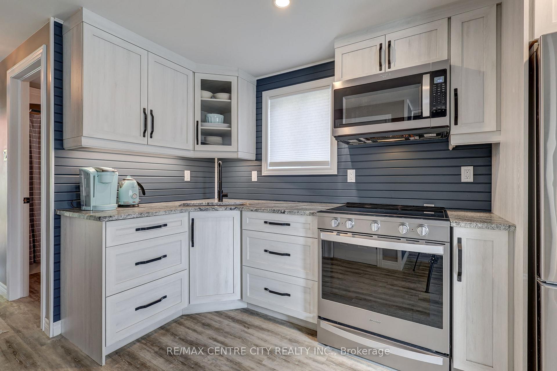 Photo 14 of 417A Edith Cavell Boulevard, Central Elgin, Rural Central Elgin — HOMEH