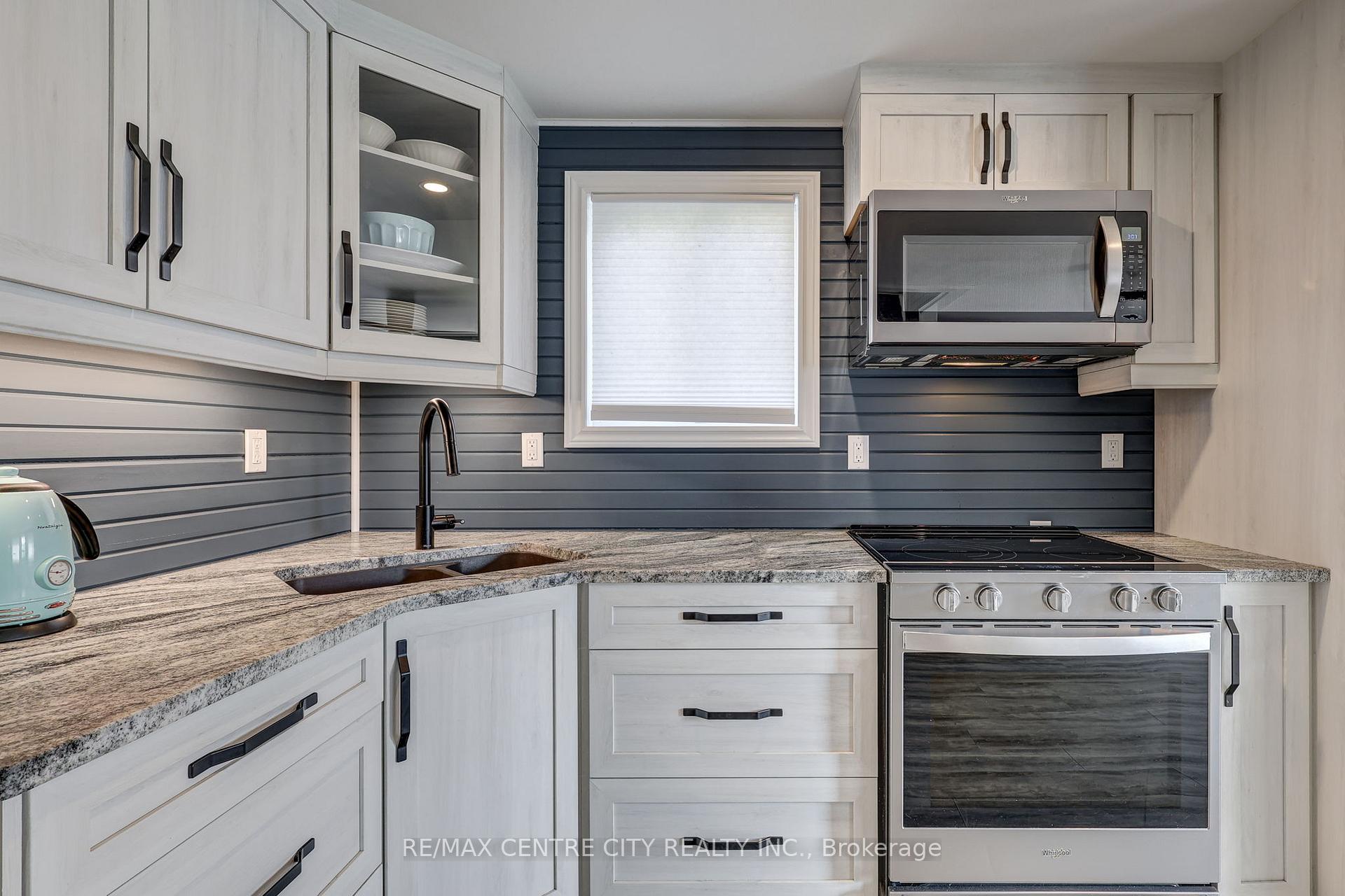 Photo 17 of 417A Edith Cavell Boulevard, Central Elgin, Rural Central Elgin — HOMEH