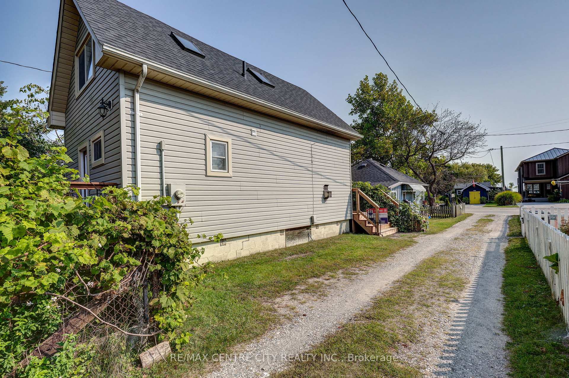 Photo 34 of 417A Edith Cavell Boulevard, Central Elgin, Rural Central Elgin — HOMEH