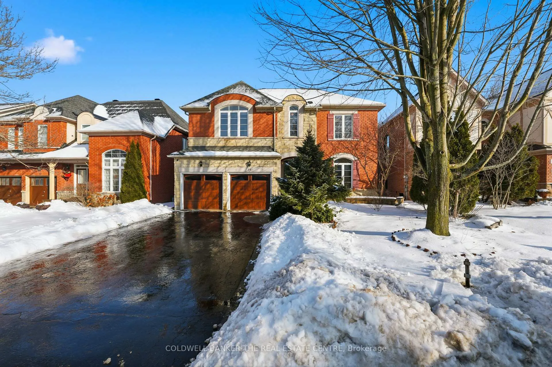 Photo 1 of 19 Deerhorn Crescent, Aurora, Aurora Highlands — HOMEH