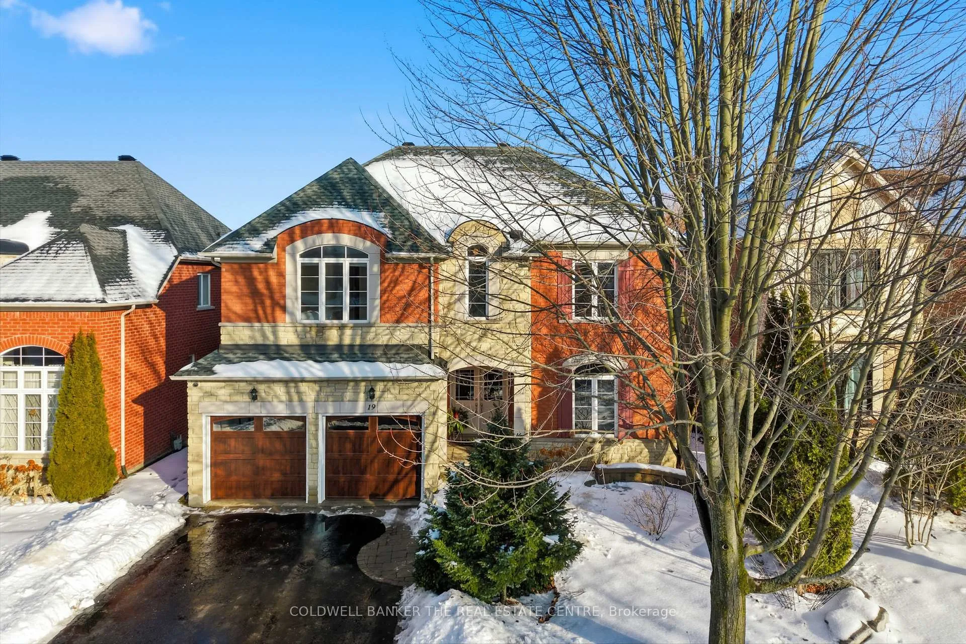 Photo 2 of 19 Deerhorn Crescent, Aurora, Aurora Highlands — HOMEH