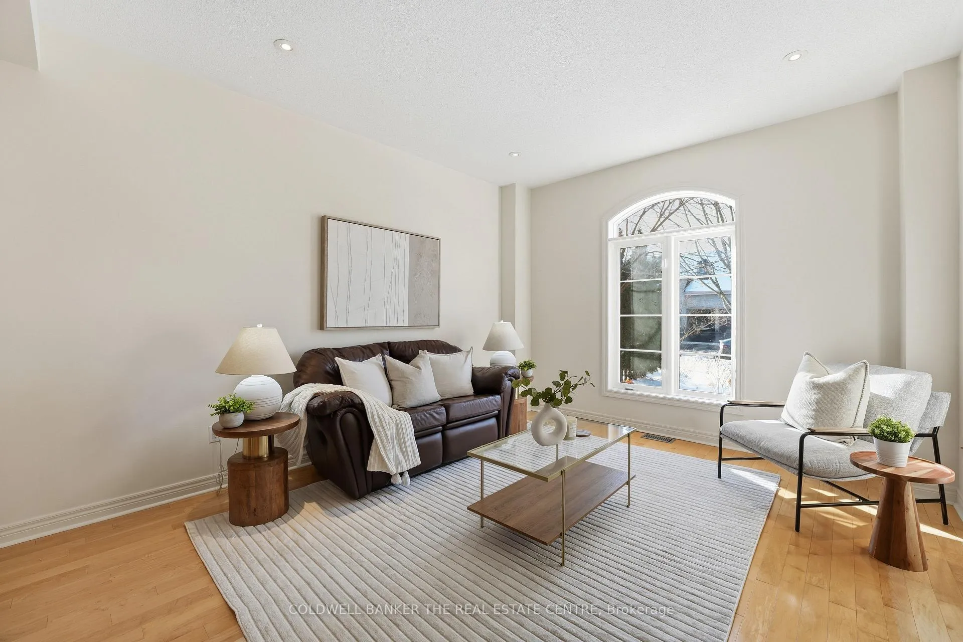 Photo 5 of 19 Deerhorn Crescent, Aurora, Aurora Highlands — HOMEH
