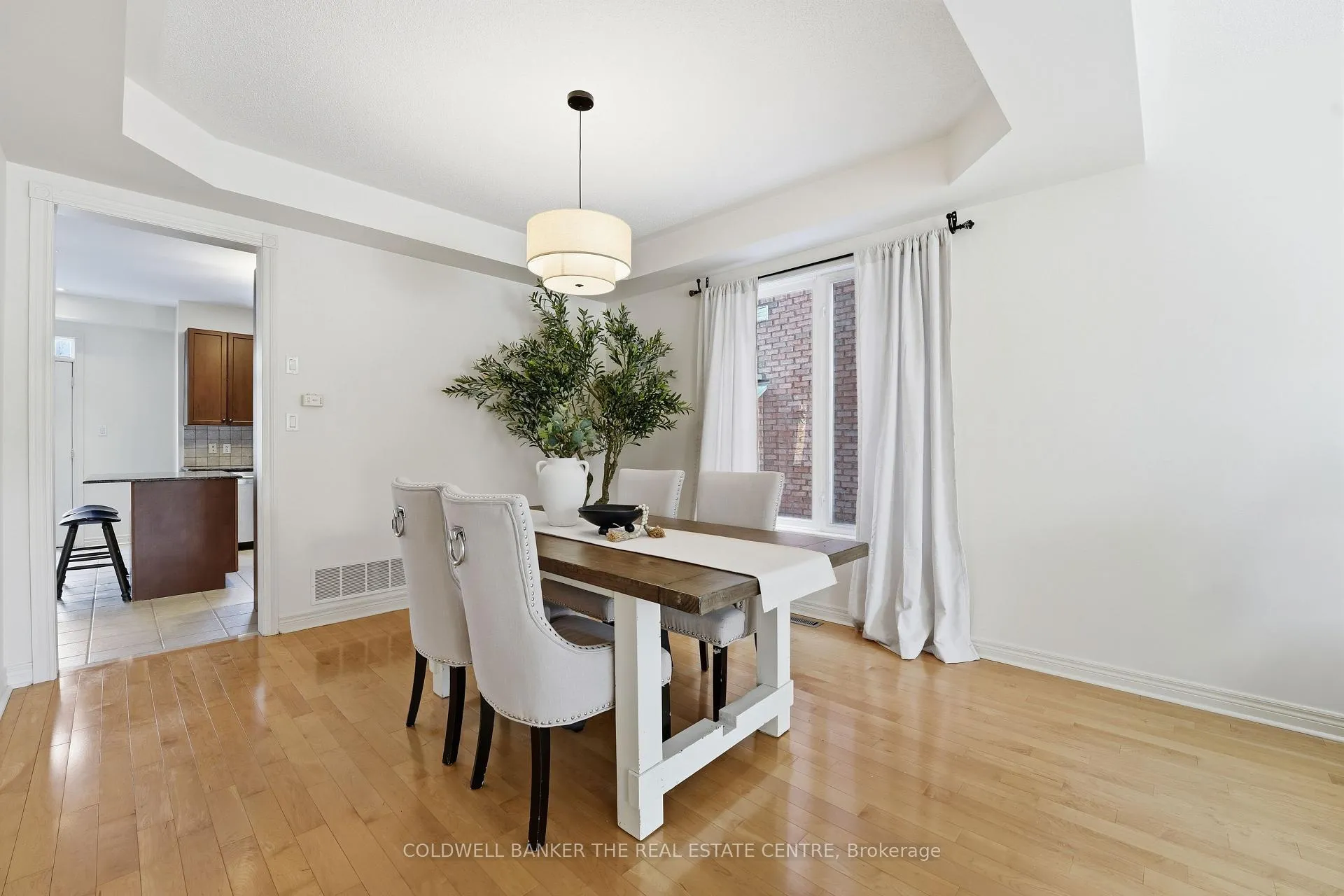 Photo 7 of 19 Deerhorn Crescent, Aurora, Aurora Highlands — HOMEH