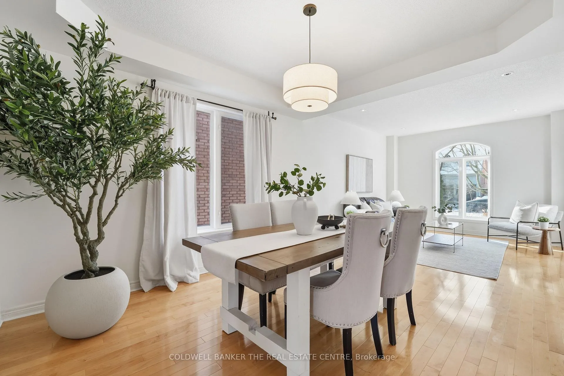 Photo 9 of 19 Deerhorn Crescent, Aurora, Aurora Highlands — HOMEH