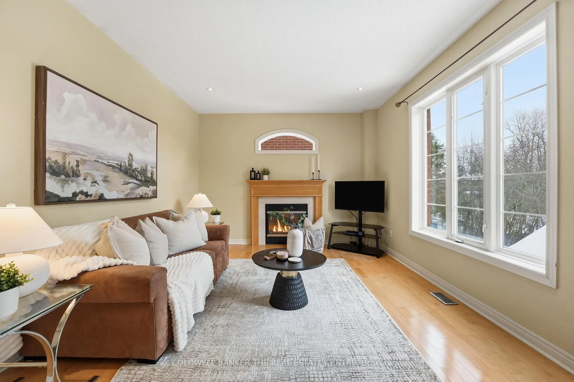Photo 13 of 19 Deerhorn Crescent, Aurora, Aurora Highlands — HOMEH