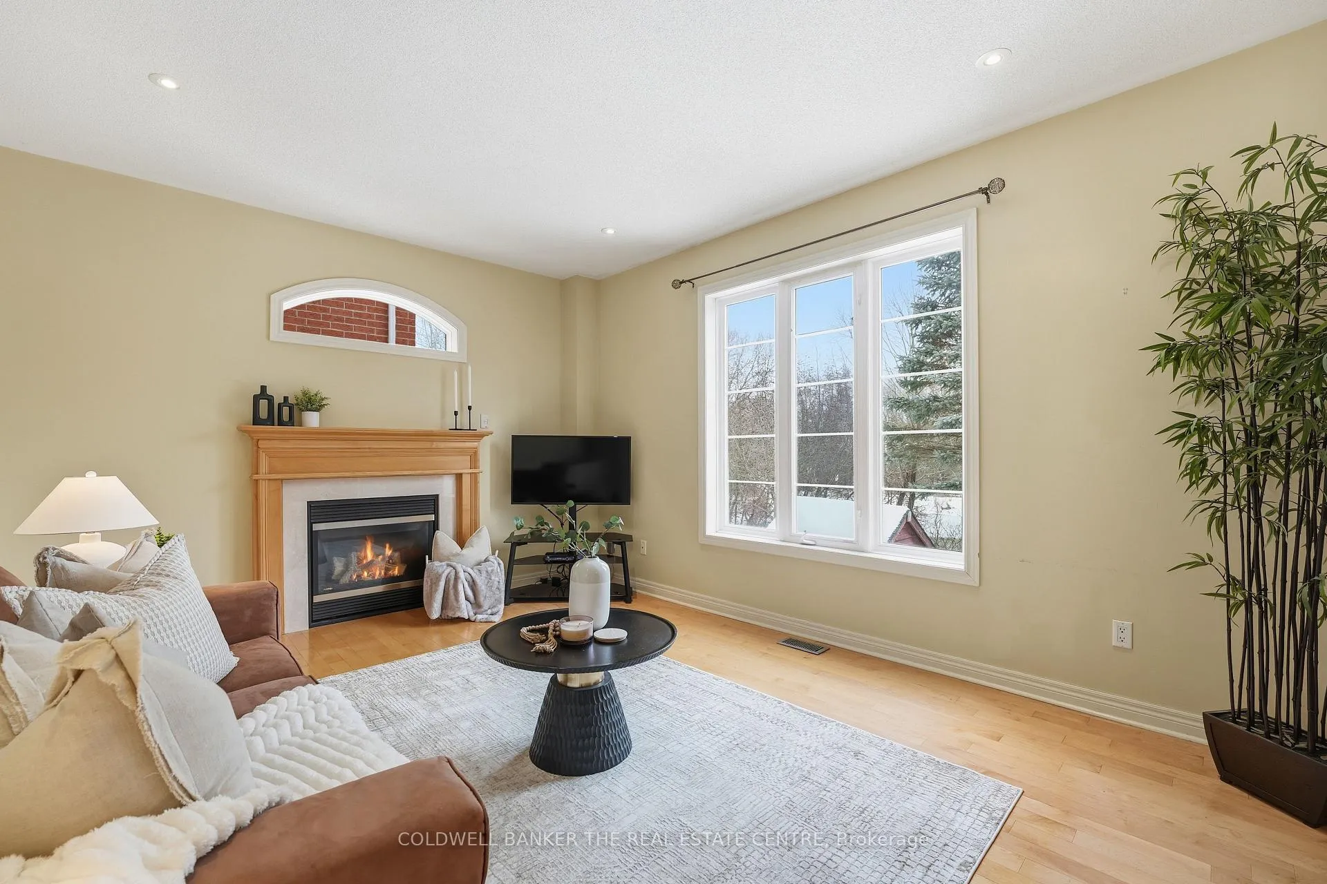 Photo 15 of 19 Deerhorn Crescent, Aurora, Aurora Highlands — HOMEH