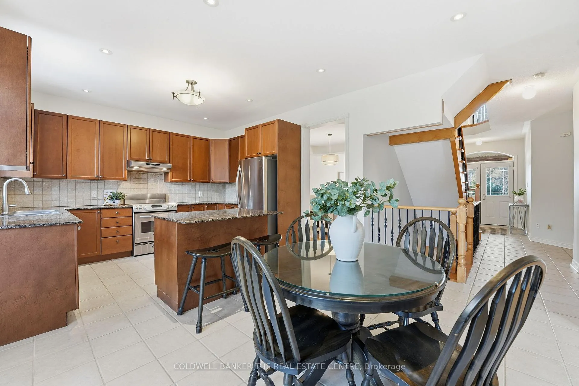 Photo 16 of 19 Deerhorn Crescent, Aurora, Aurora Highlands — HOMEH