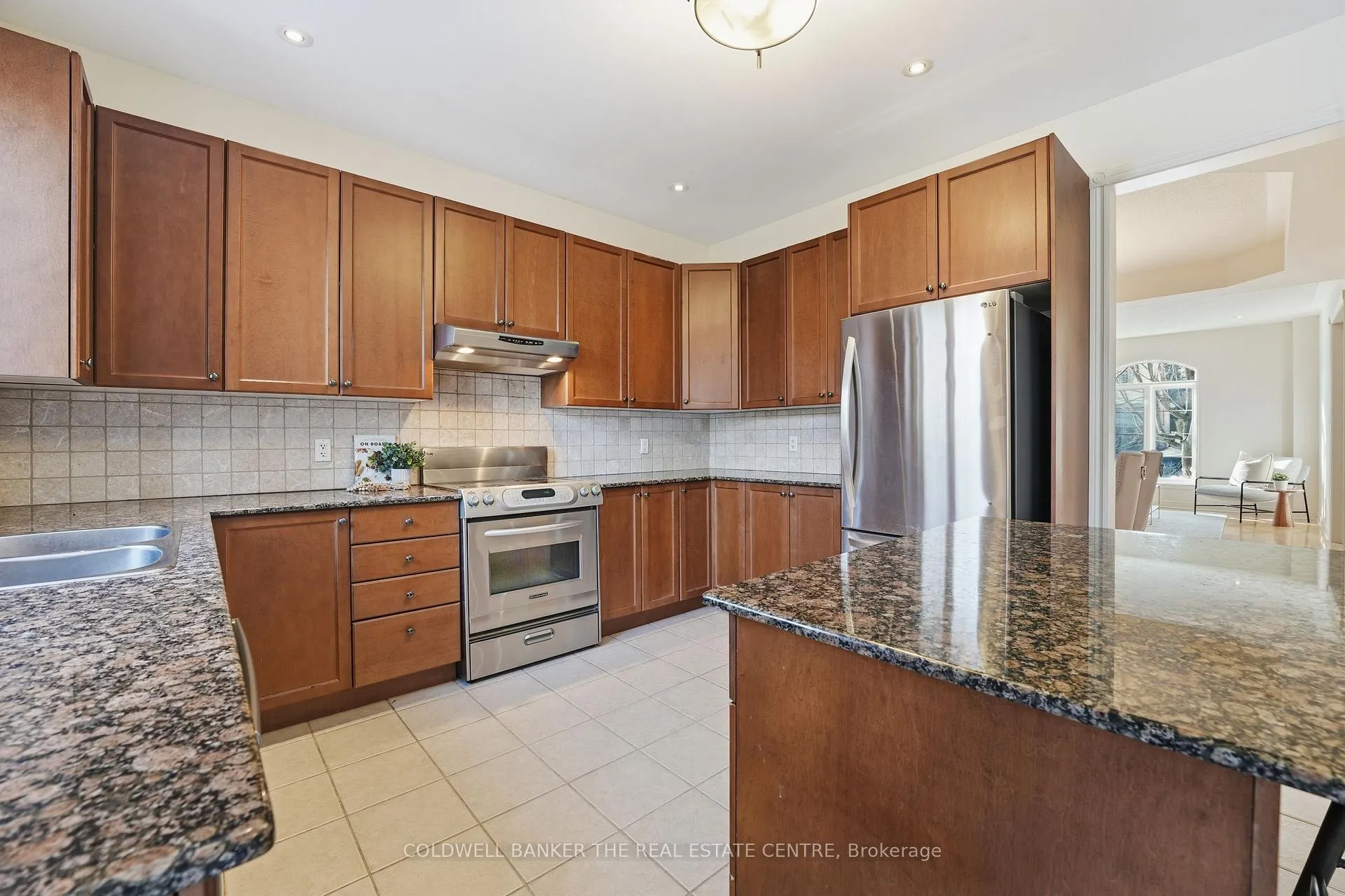Photo 17 of 19 Deerhorn Crescent, Aurora, Aurora Highlands — HOMEH