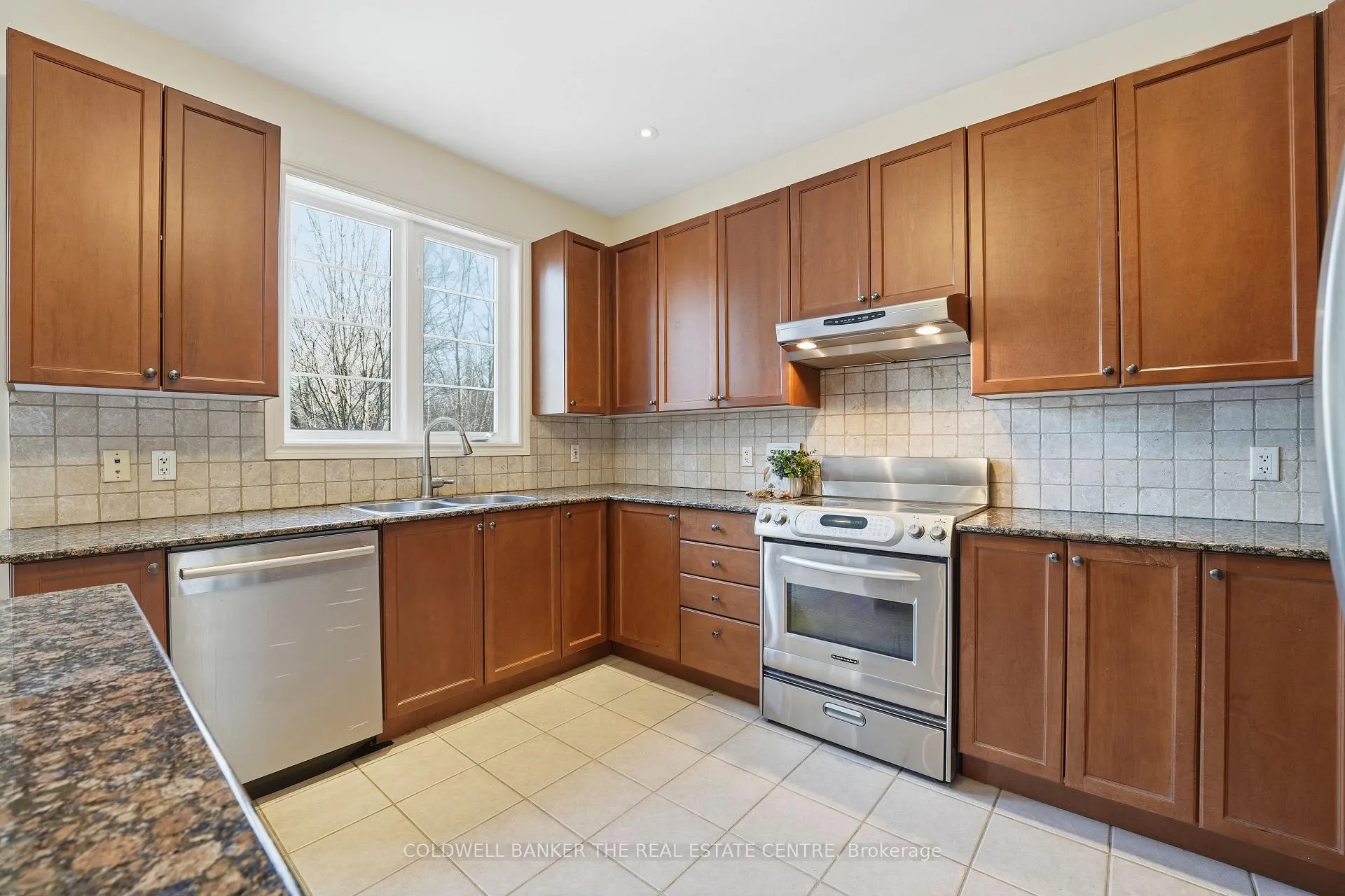 Photo 18 of 19 Deerhorn Crescent, Aurora, Aurora Highlands — HOMEH