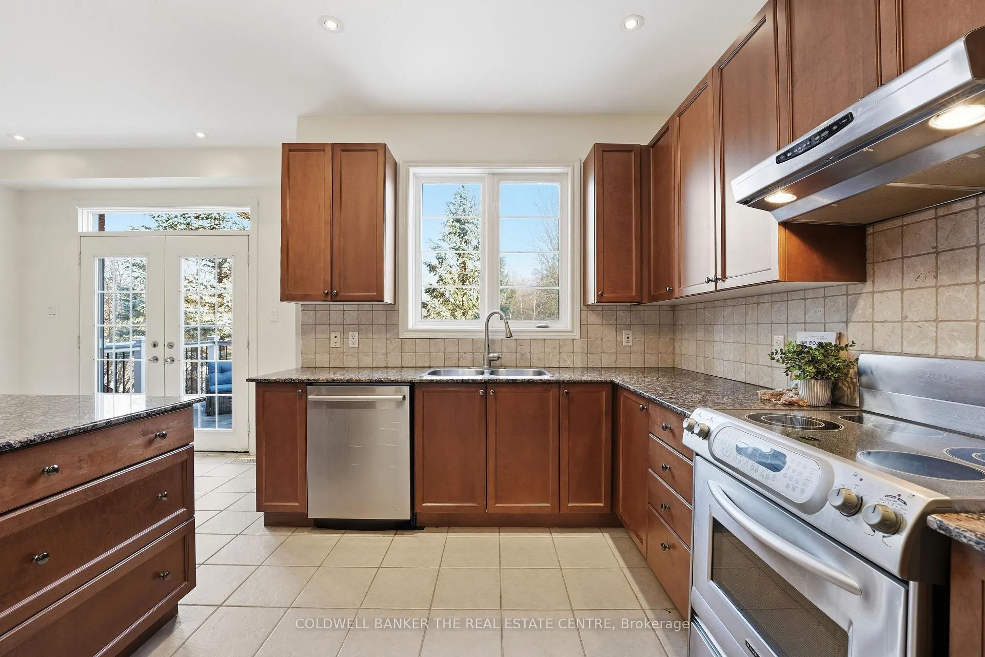 Photo 21 of 19 Deerhorn Crescent, Aurora, Aurora Highlands — HOMEH