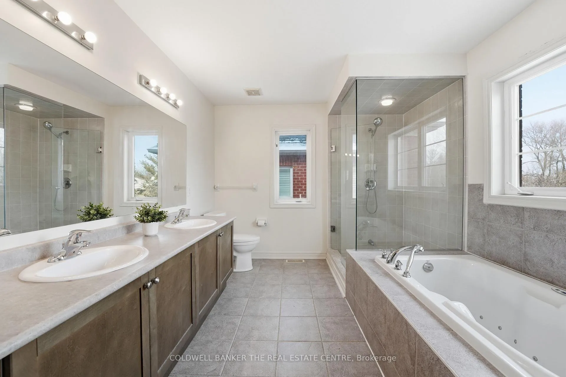 Photo 27 of 19 Deerhorn Crescent, Aurora, Aurora Highlands — HOMEH