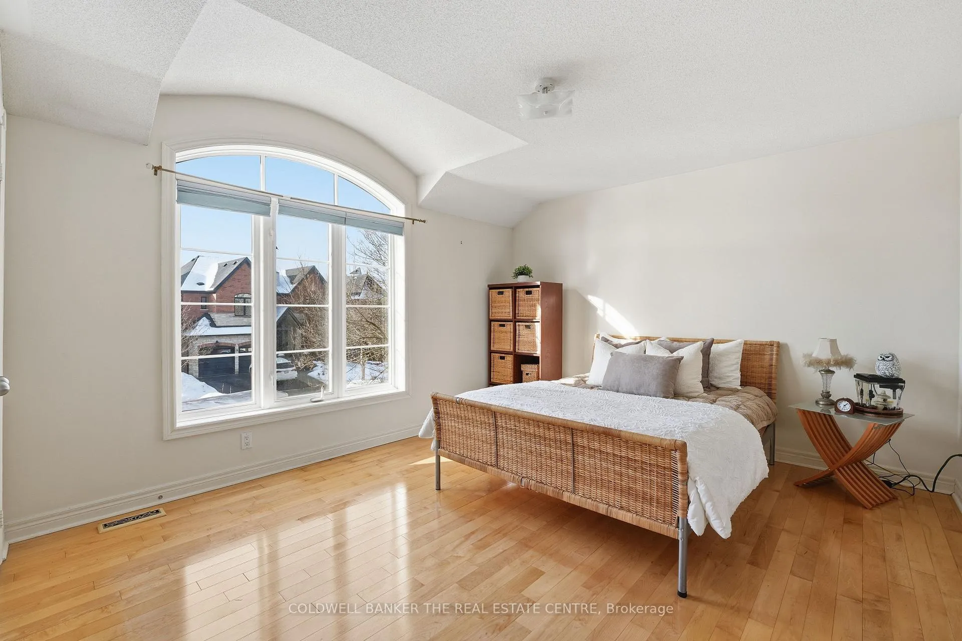 Photo 30 of 19 Deerhorn Crescent, Aurora, Aurora Highlands — HOMEH