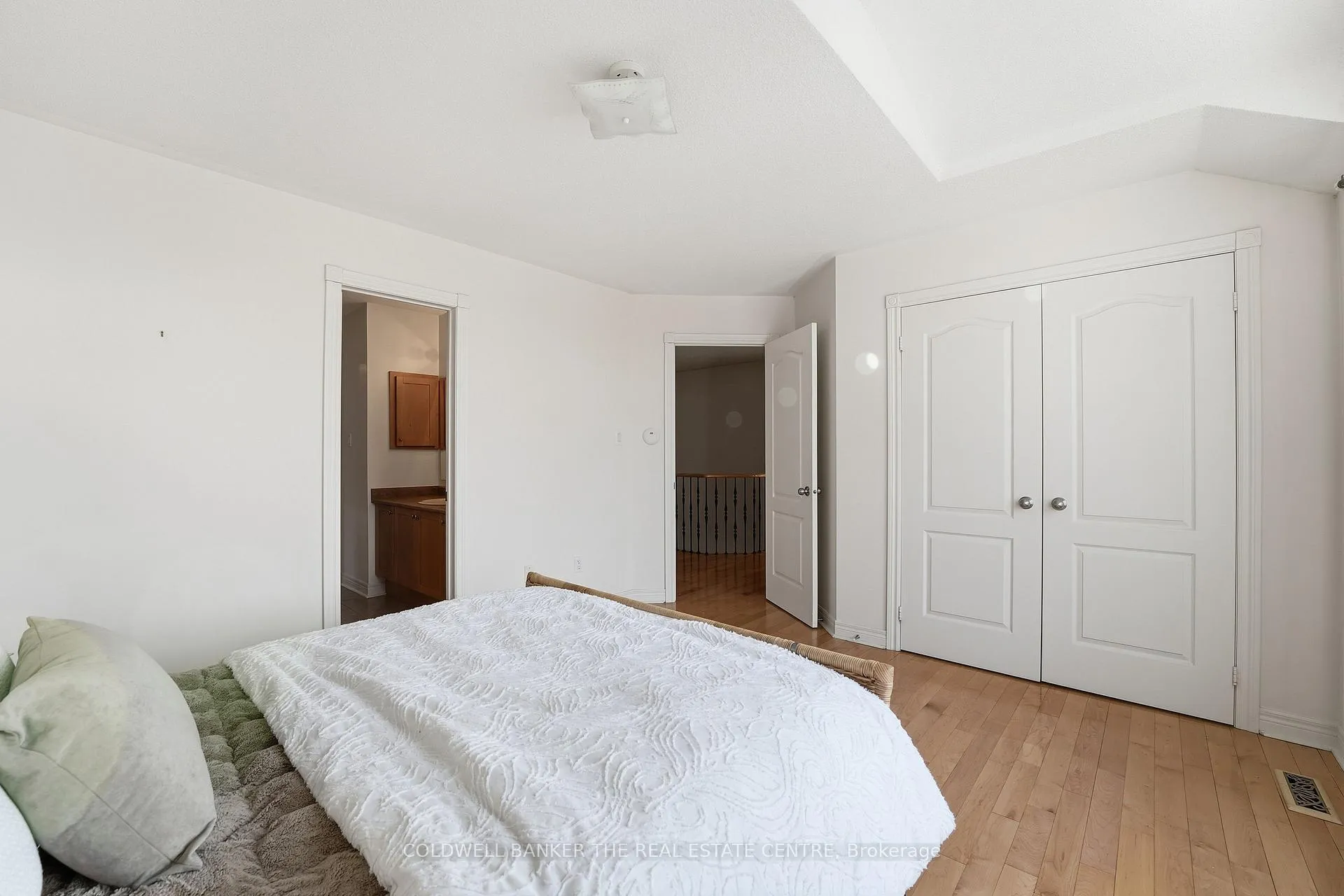 Photo 32 of 19 Deerhorn Crescent, Aurora, Aurora Highlands — HOMEH