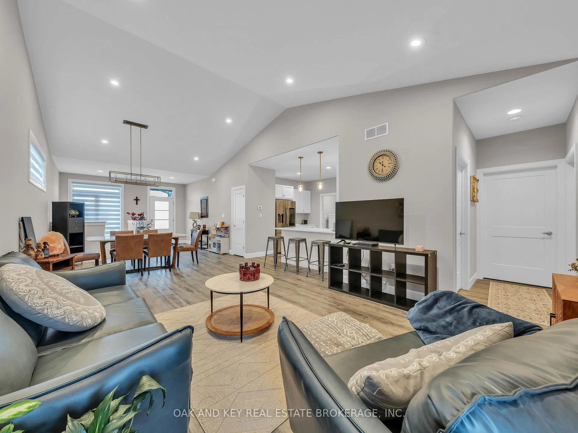 Photo 7 of 16 Duskridge Road, Chatham-Kent, Chatham — HOMEH
