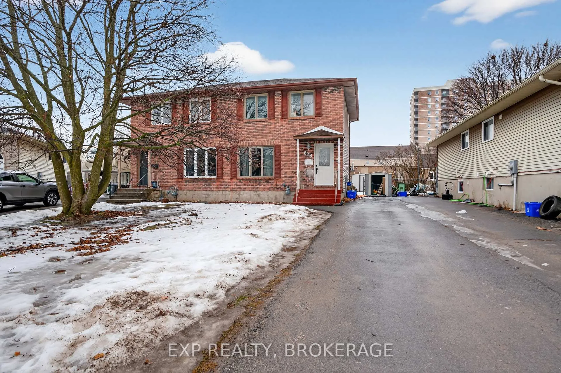 Front of 878 Beaconhill Court