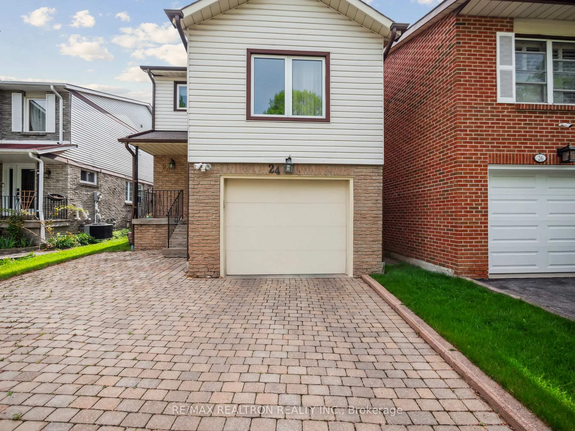 Photo 2 of 24 Fraser Street, Markham, Aileen-Willowbrook — HOMEH