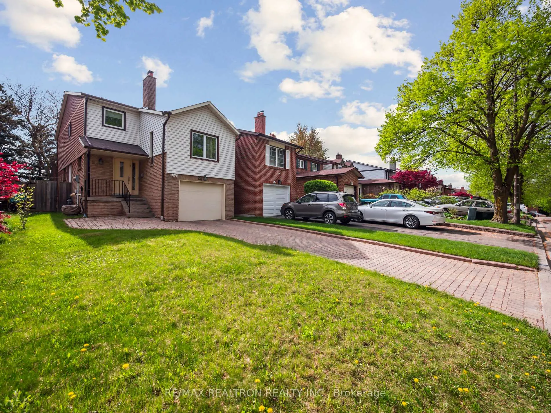 Photo 3 of 24 Fraser Street, Markham, Aileen-Willowbrook — HOMEH