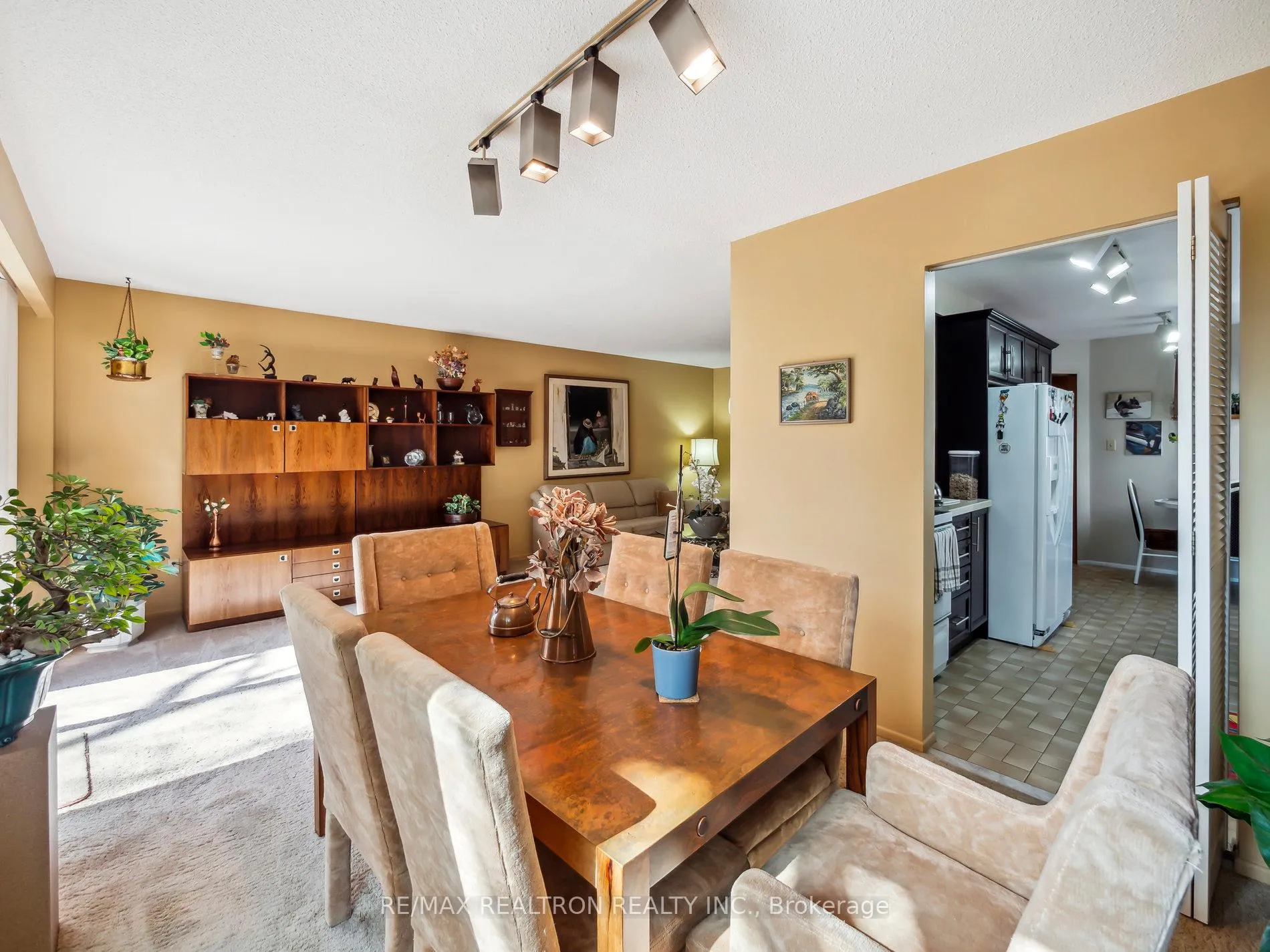 Photo 8 of 24 Fraser Street, Markham, Aileen-Willowbrook — HOMEH