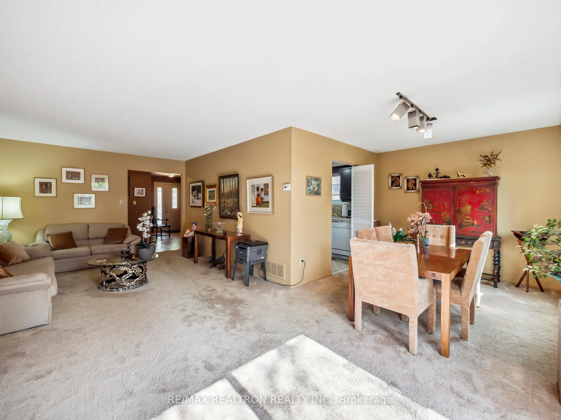 Photo 9 of 24 Fraser Street, Markham, Aileen-Willowbrook — HOMEH