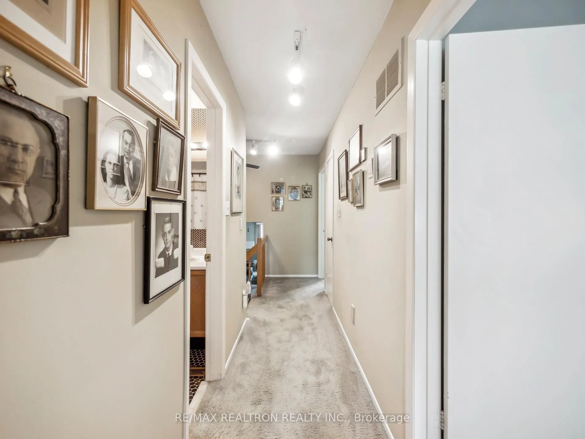 Photo 10 of 24 Fraser Street, Markham, Aileen-Willowbrook — HOMEH
