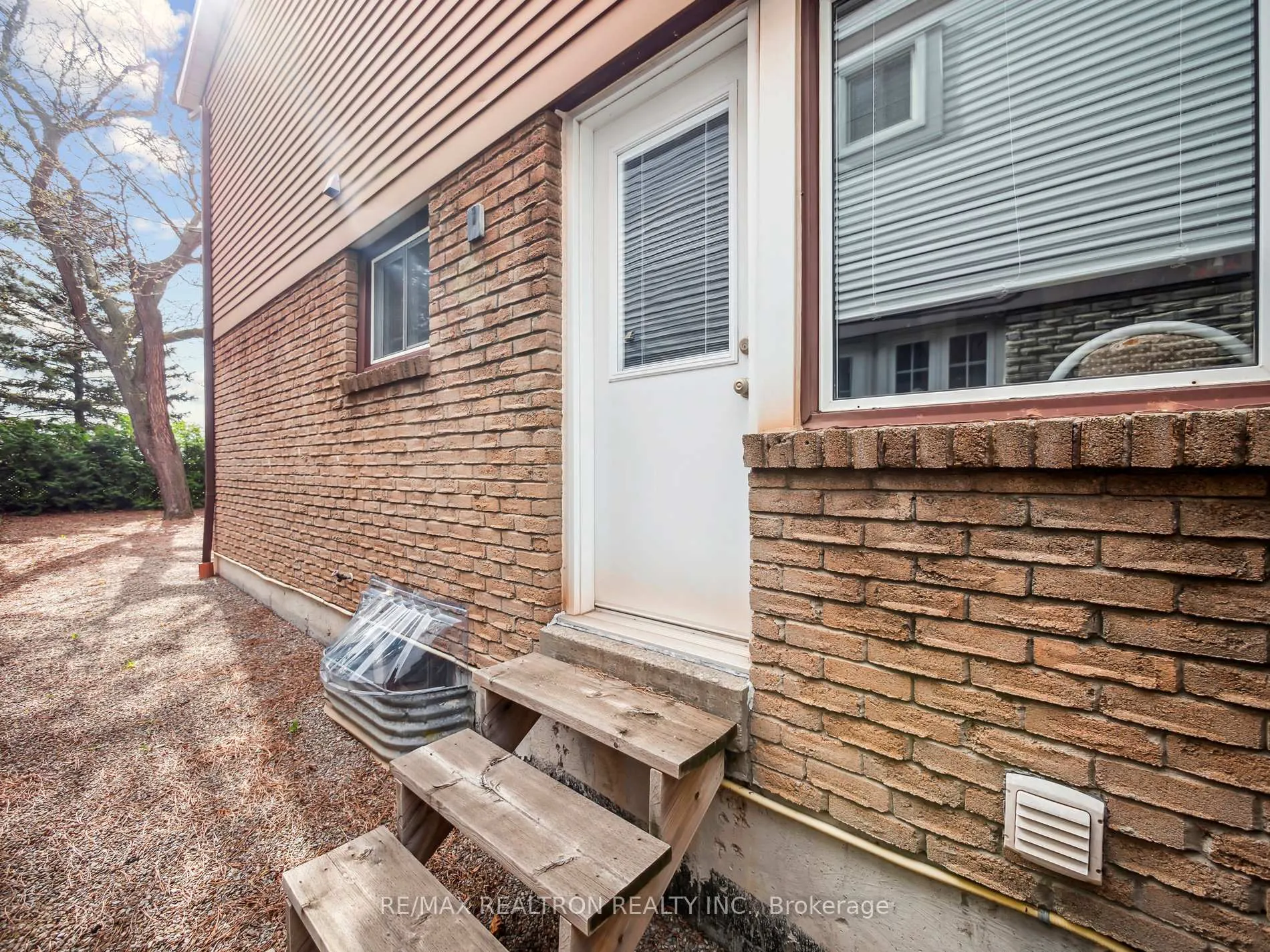 Photo 25 of 24 Fraser Street, Markham, Aileen-Willowbrook — HOMEH