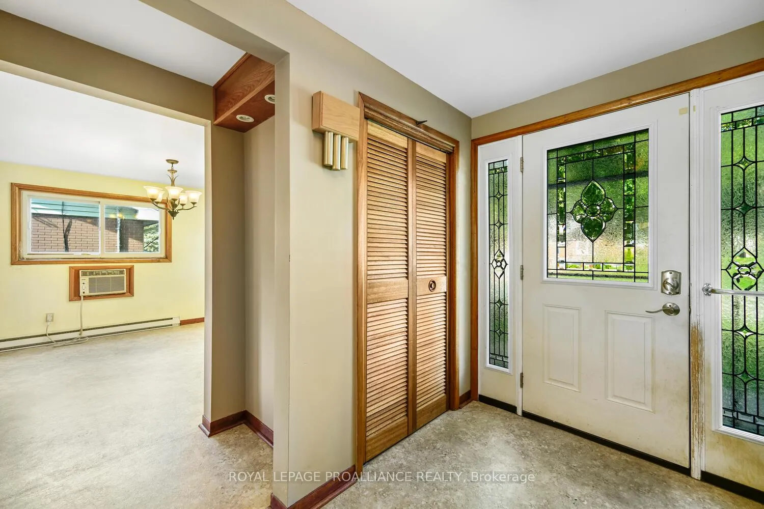 Photo 9 of 14 Davison Avenue, Brockville — HOMEH