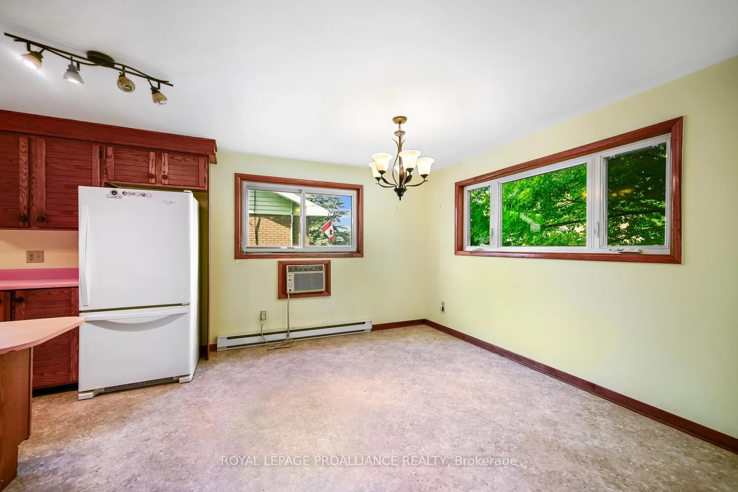 Photo 10 of 14 Davison Avenue, Brockville — HOMEH