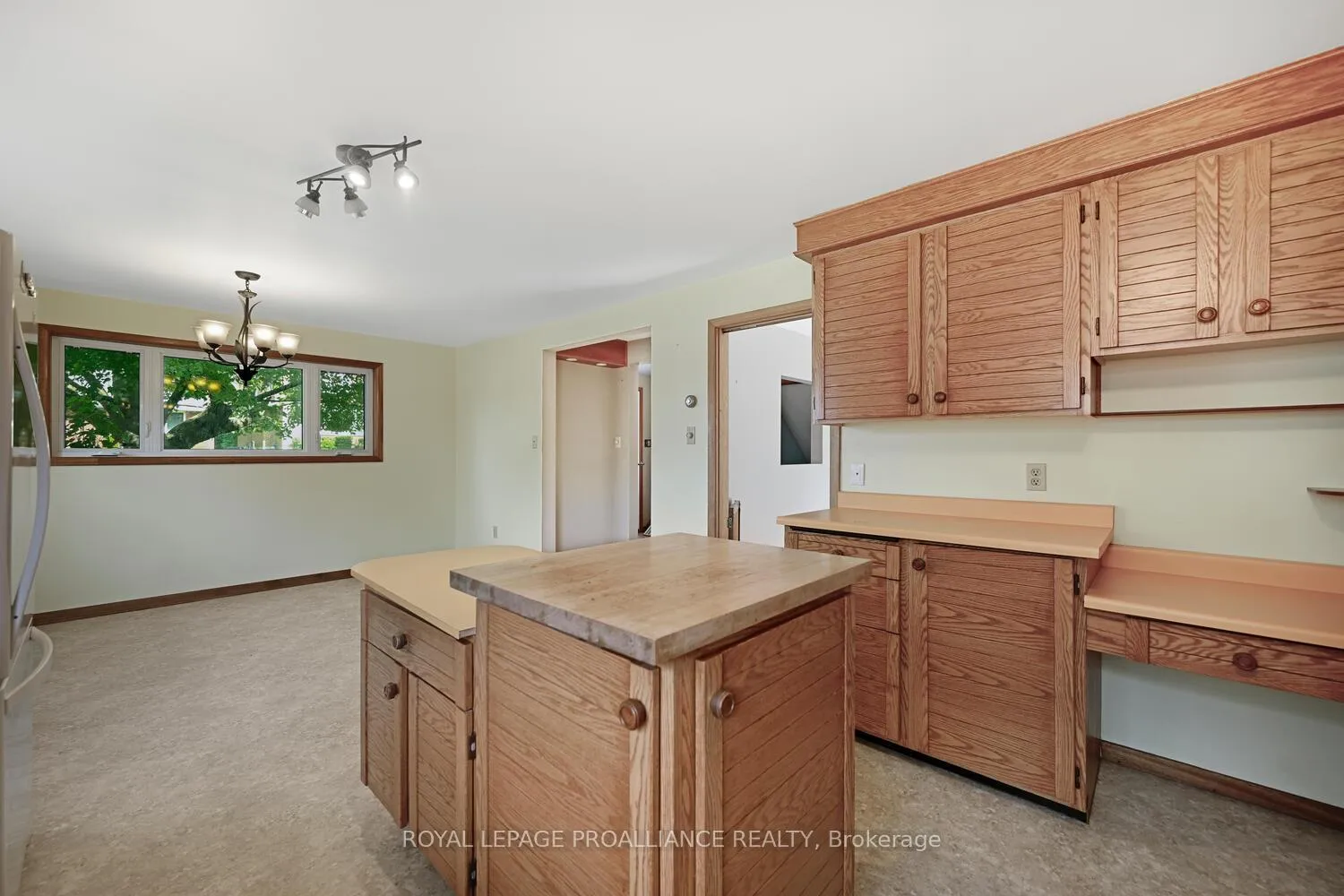 Photo 16 of 14 Davison Avenue, Brockville — HOMEH